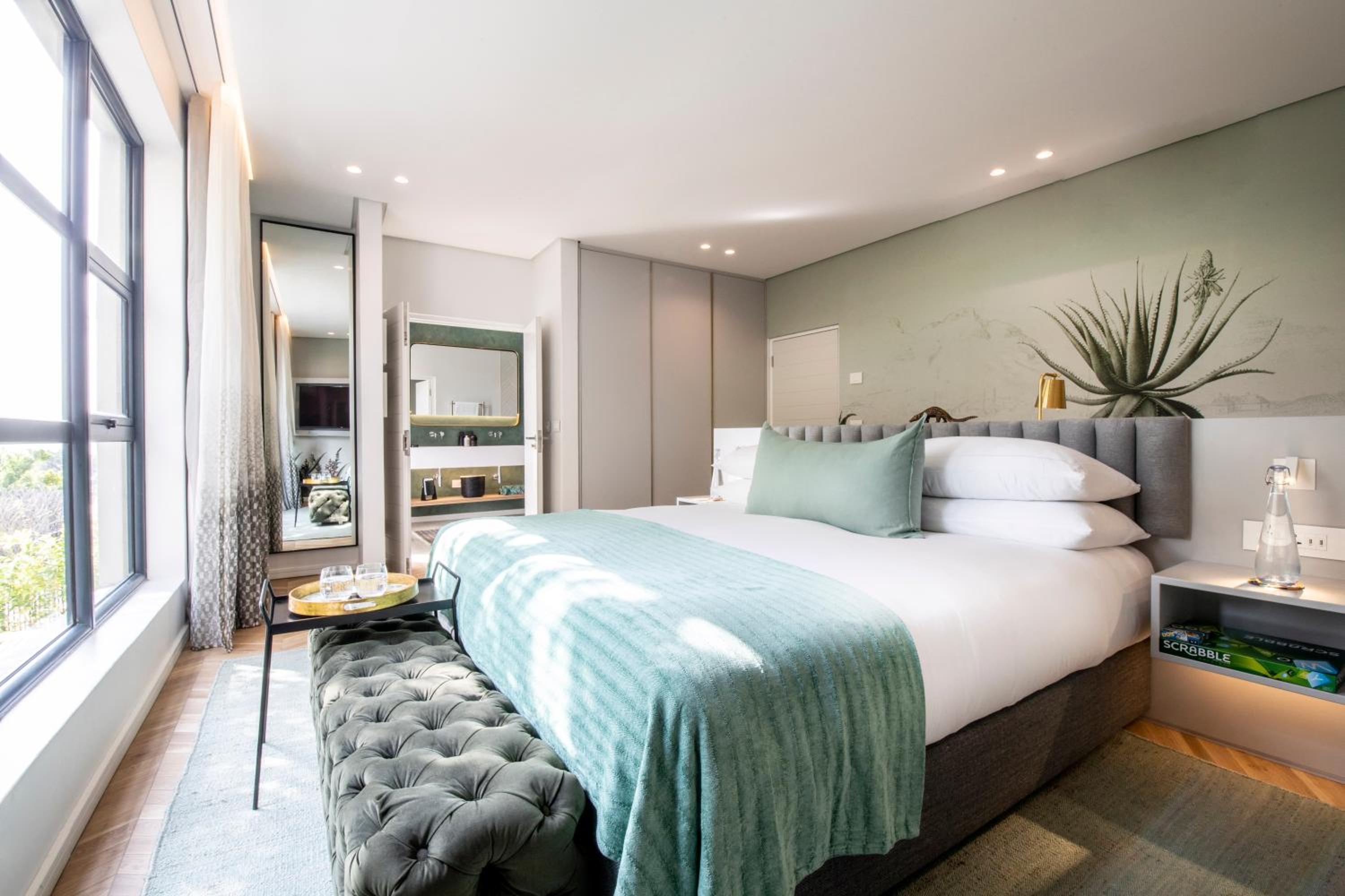 Luxury King Room - Photo 12