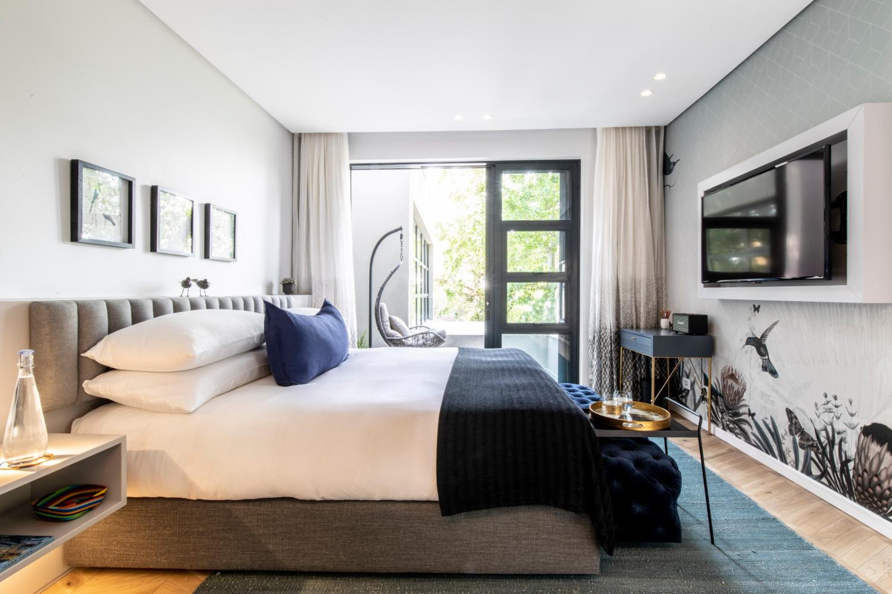 Luxury King Room - Photo 3