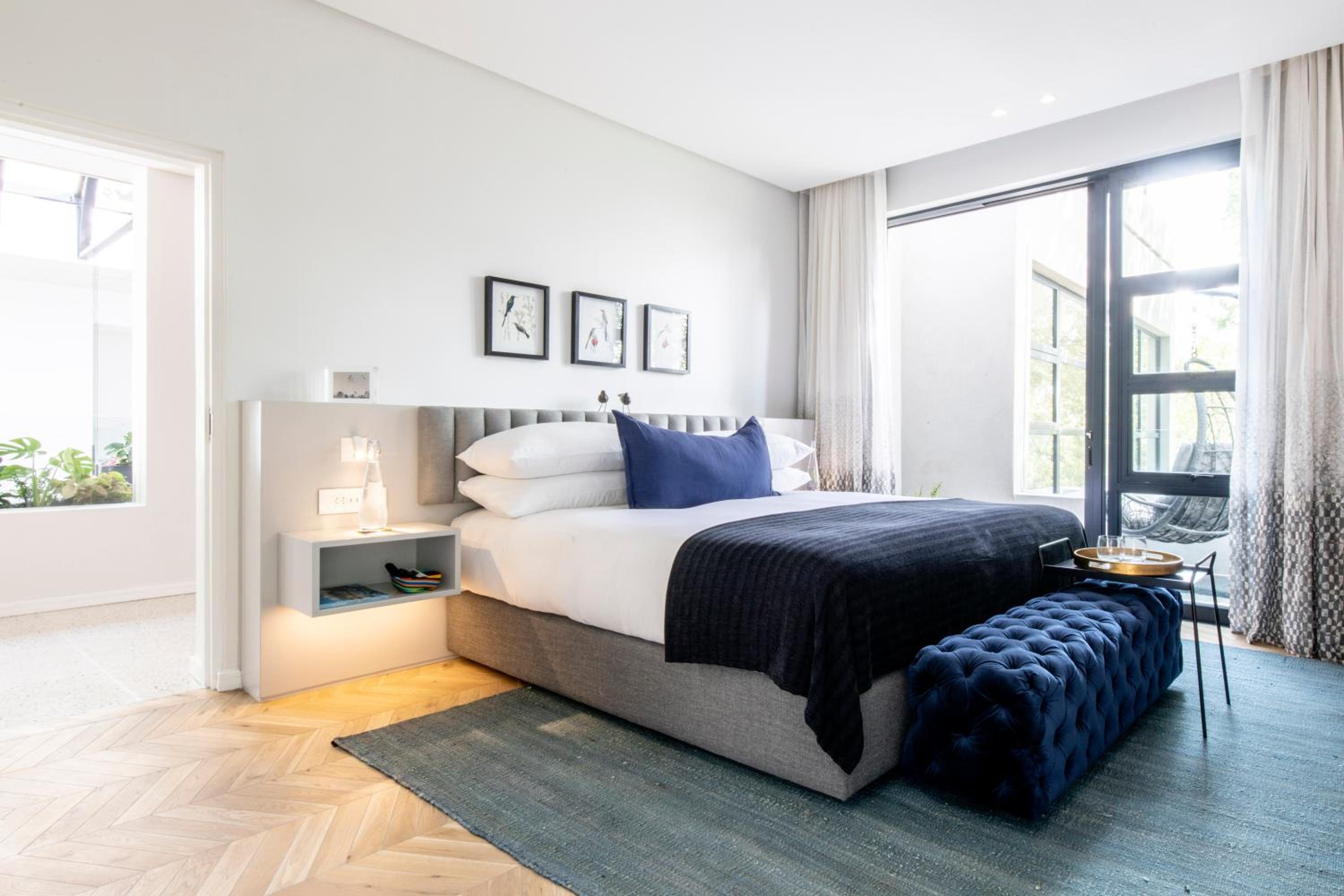 Luxury King Room - Photo 2