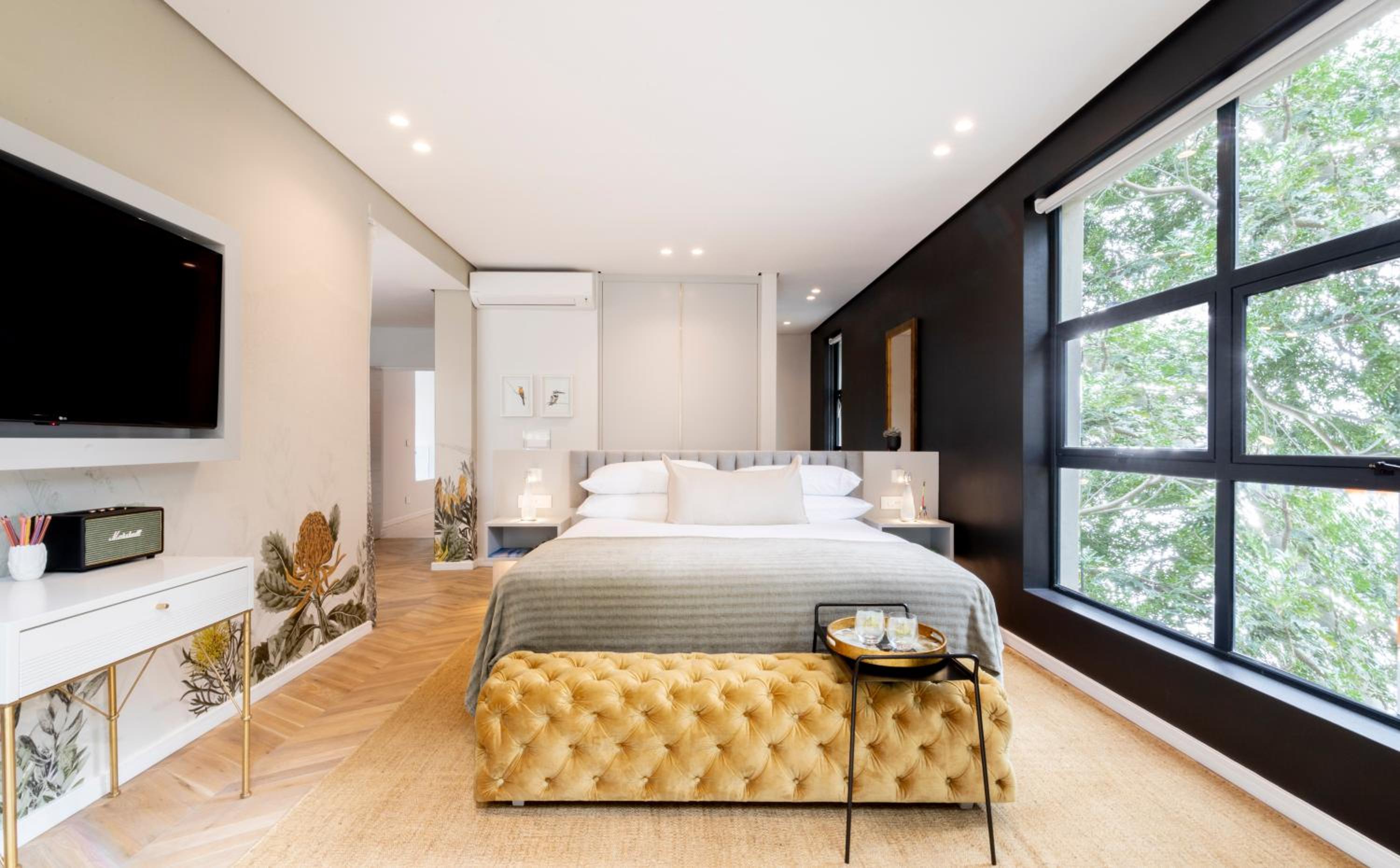 Luxury King Room - Photo 9