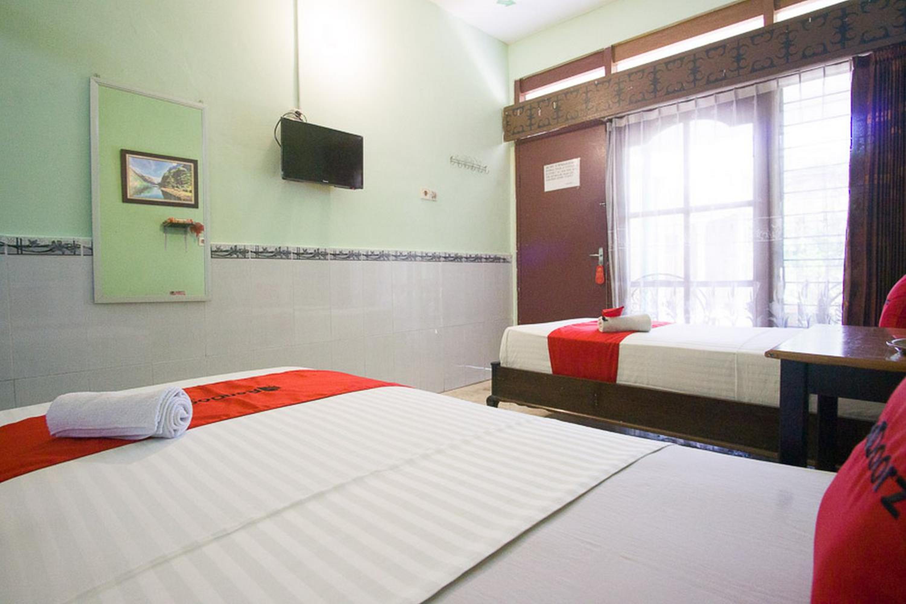 Twin Room - Photo 11