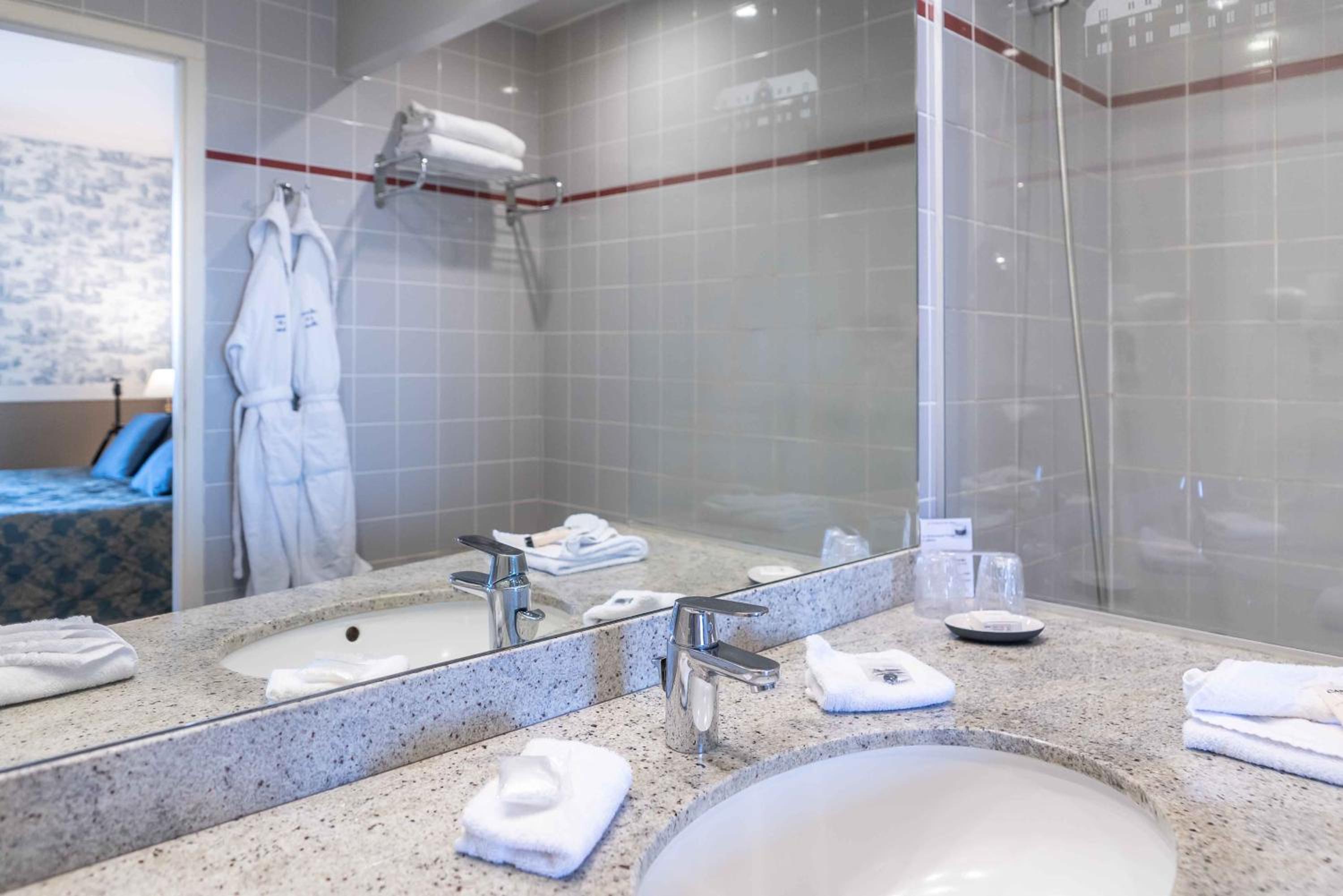 Comfort Double Room with Spa Access - Photo 4