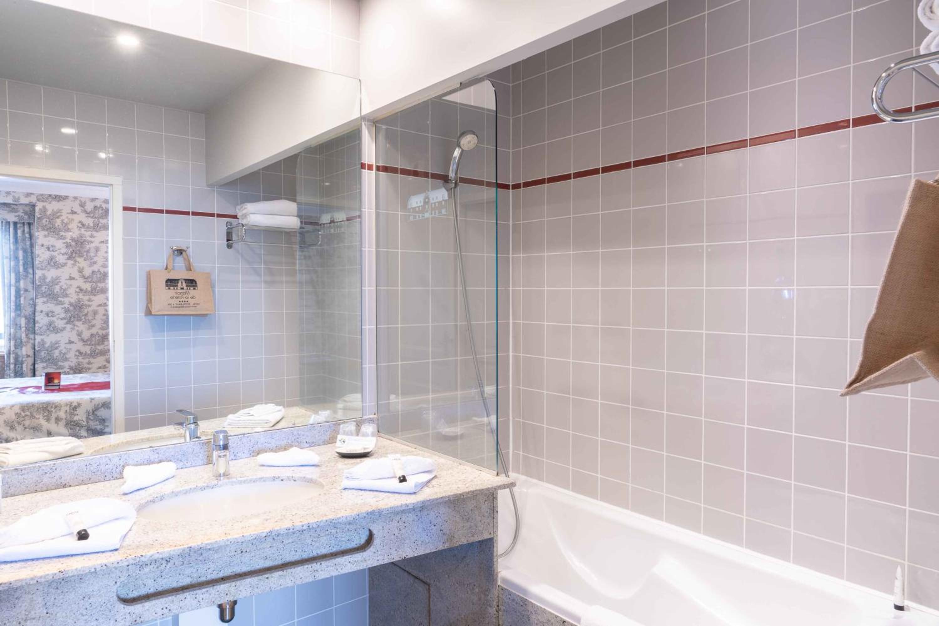 Superior Double Room with Spa Access - Photo 11