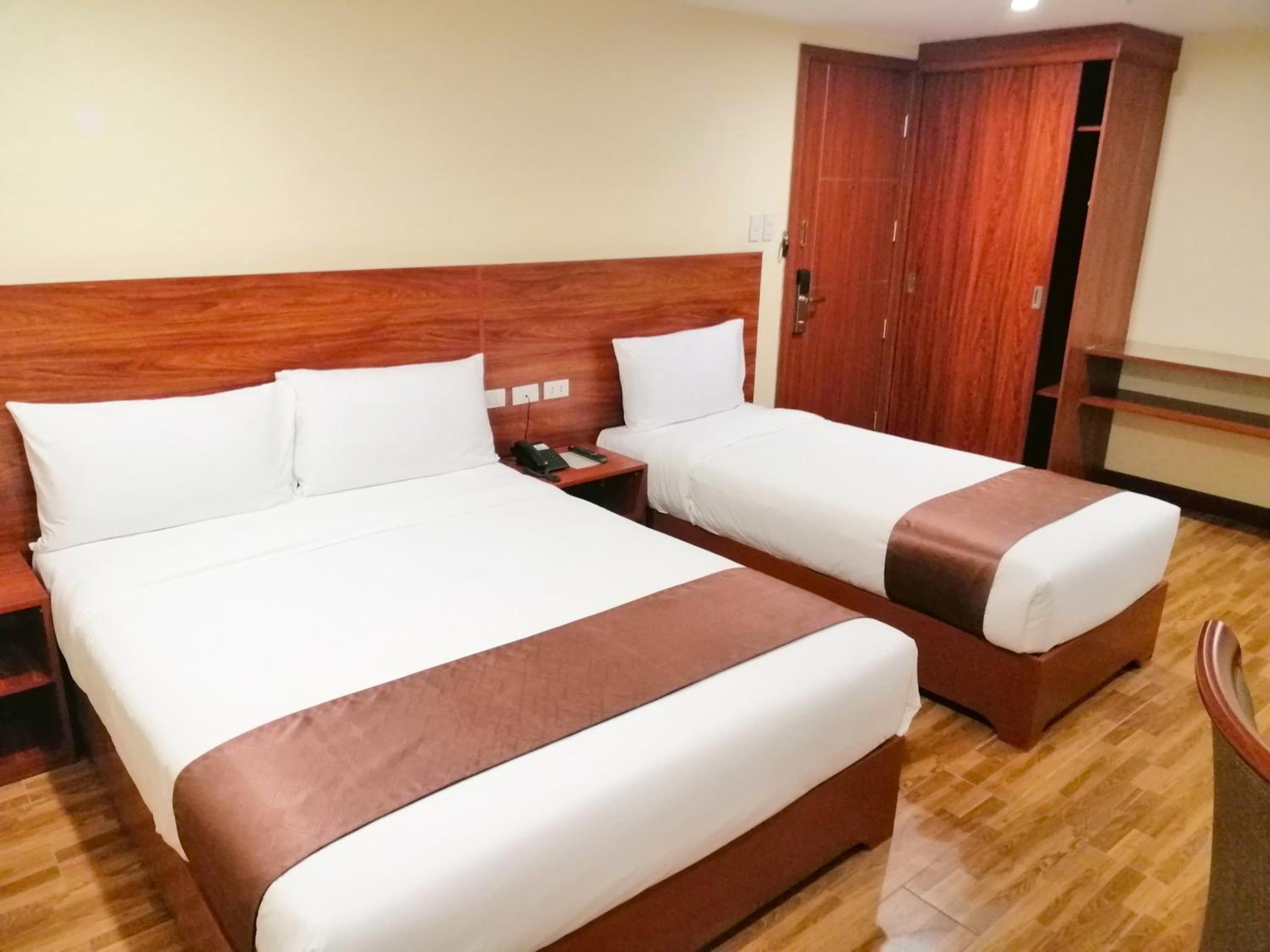 Standard Triple Room - Photo 3