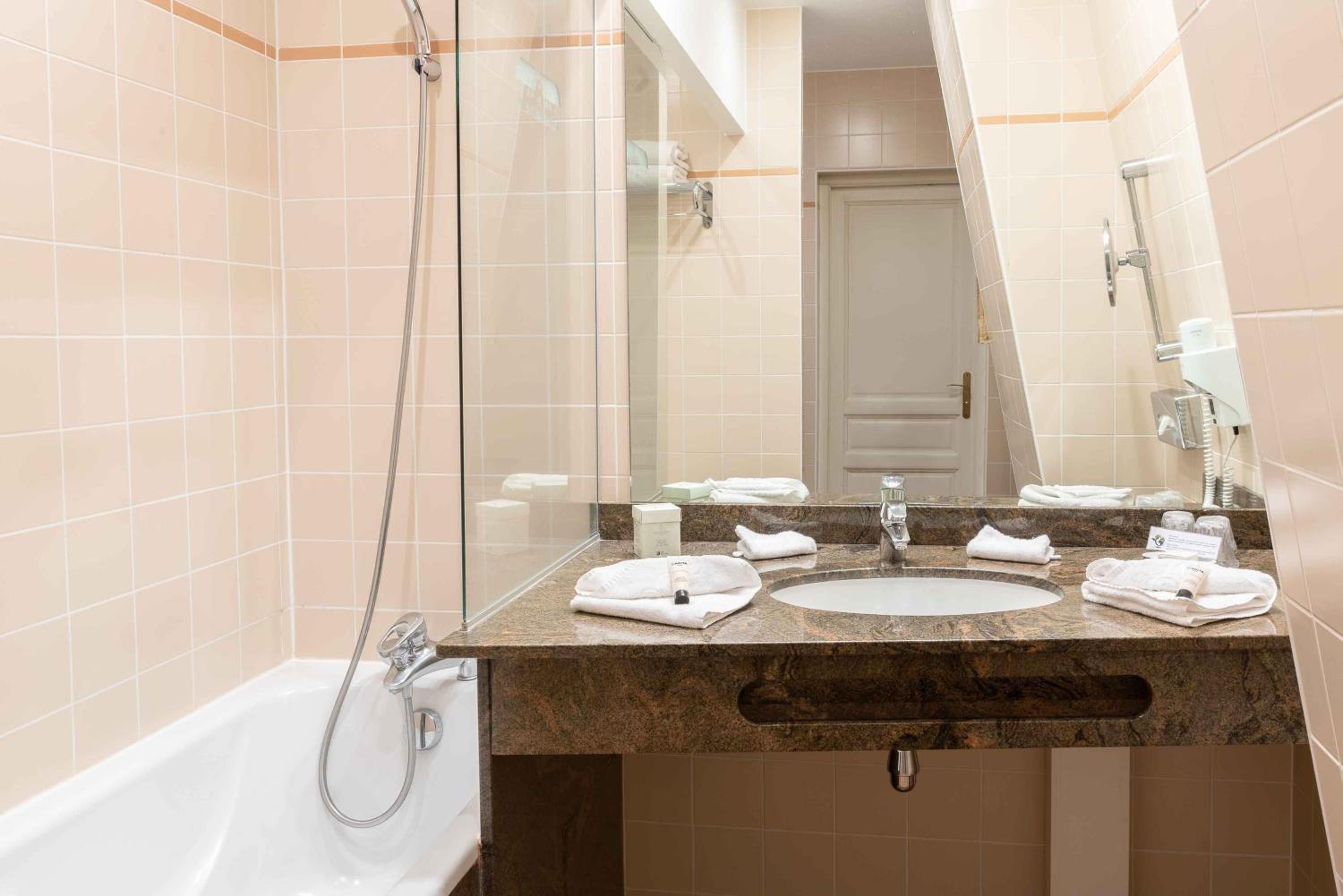 Executive Double Room with Spa Access - Photo 4