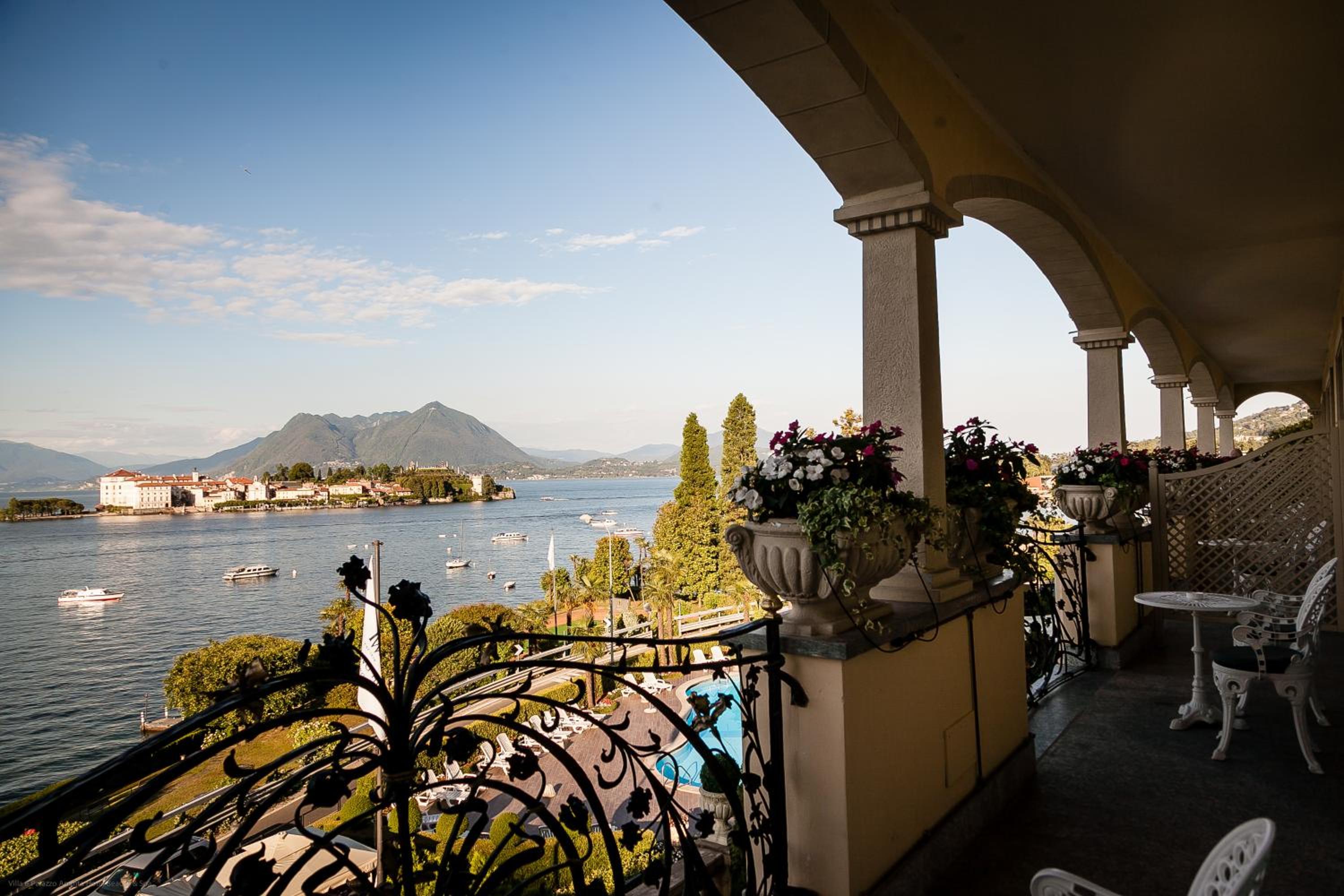 Deluxe Double Room with Lake View - Photo 3