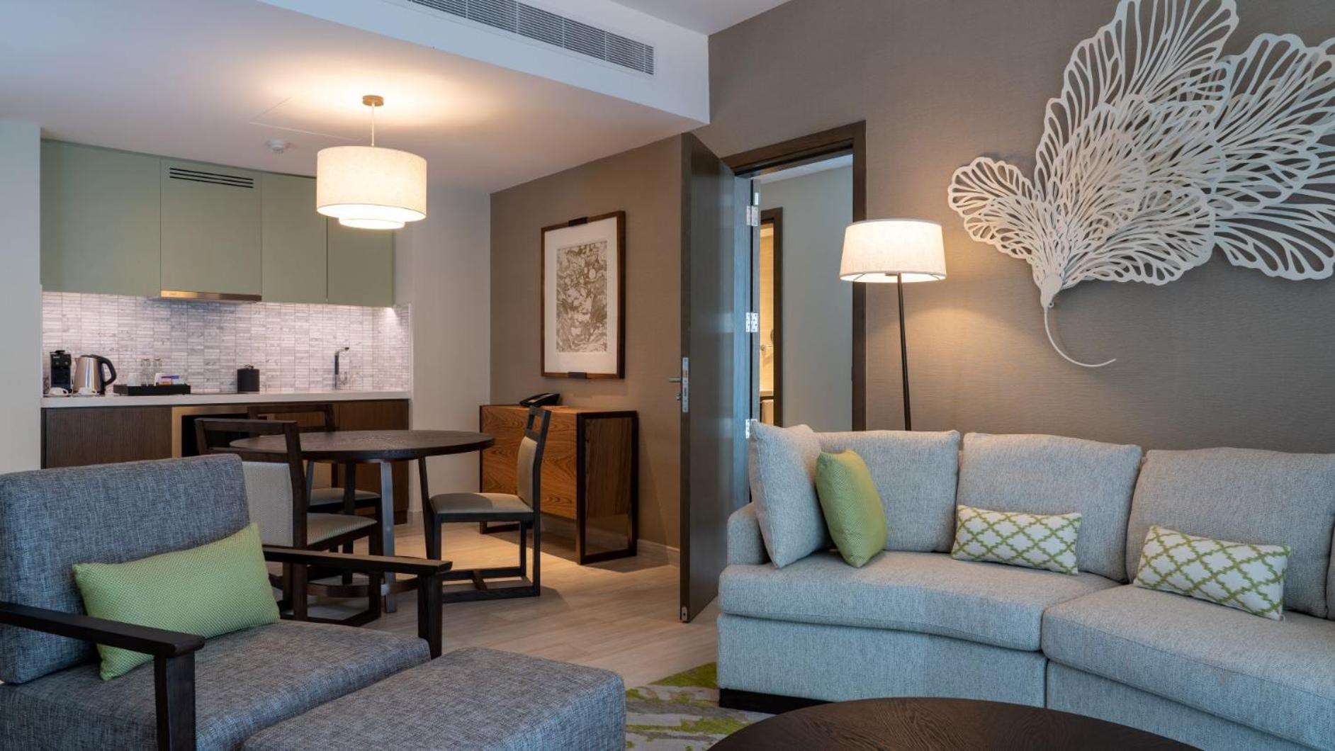 One-Bedroom Suite With Lounge Access - Garden View