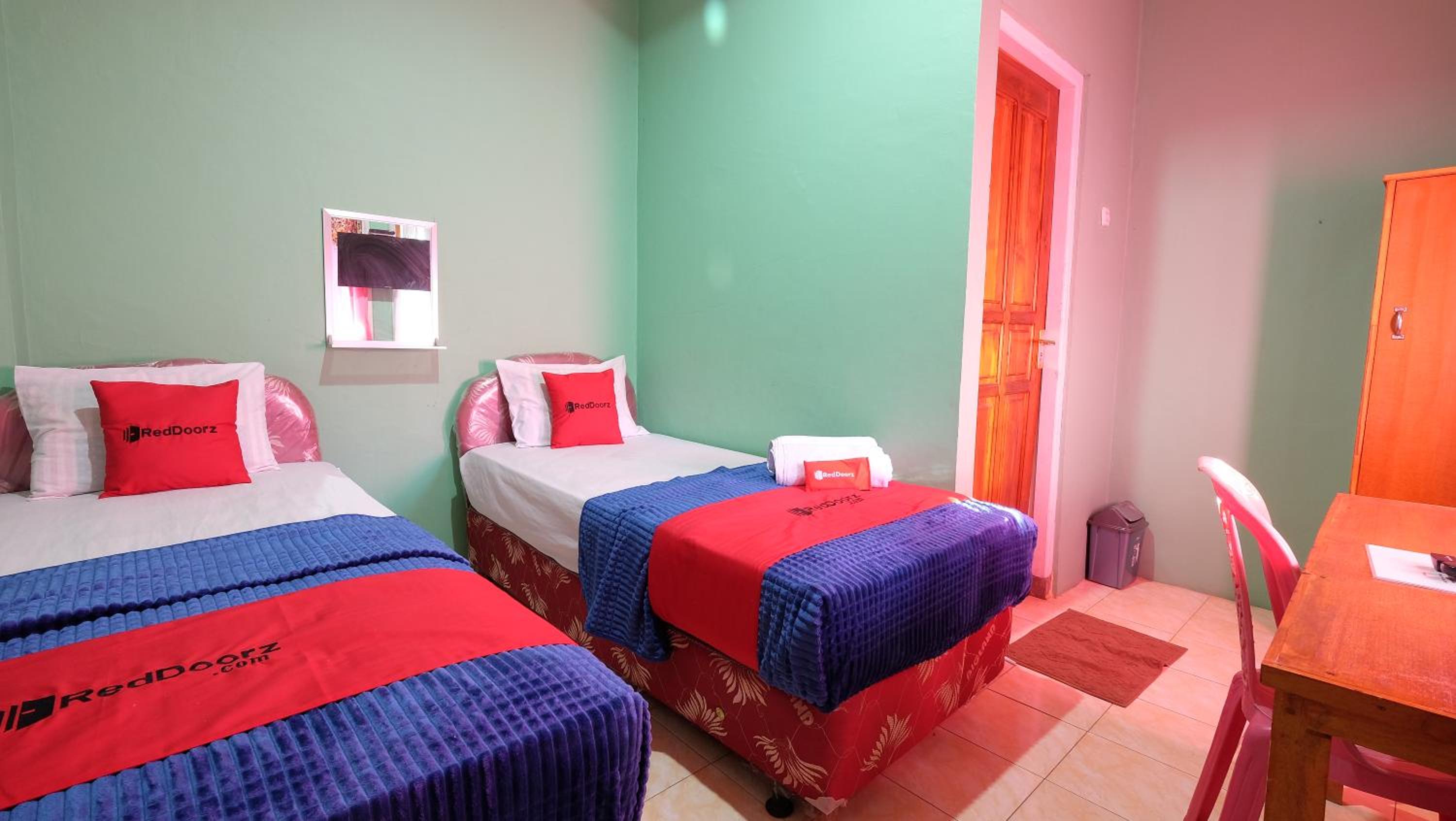 Twin Room - Photo 9