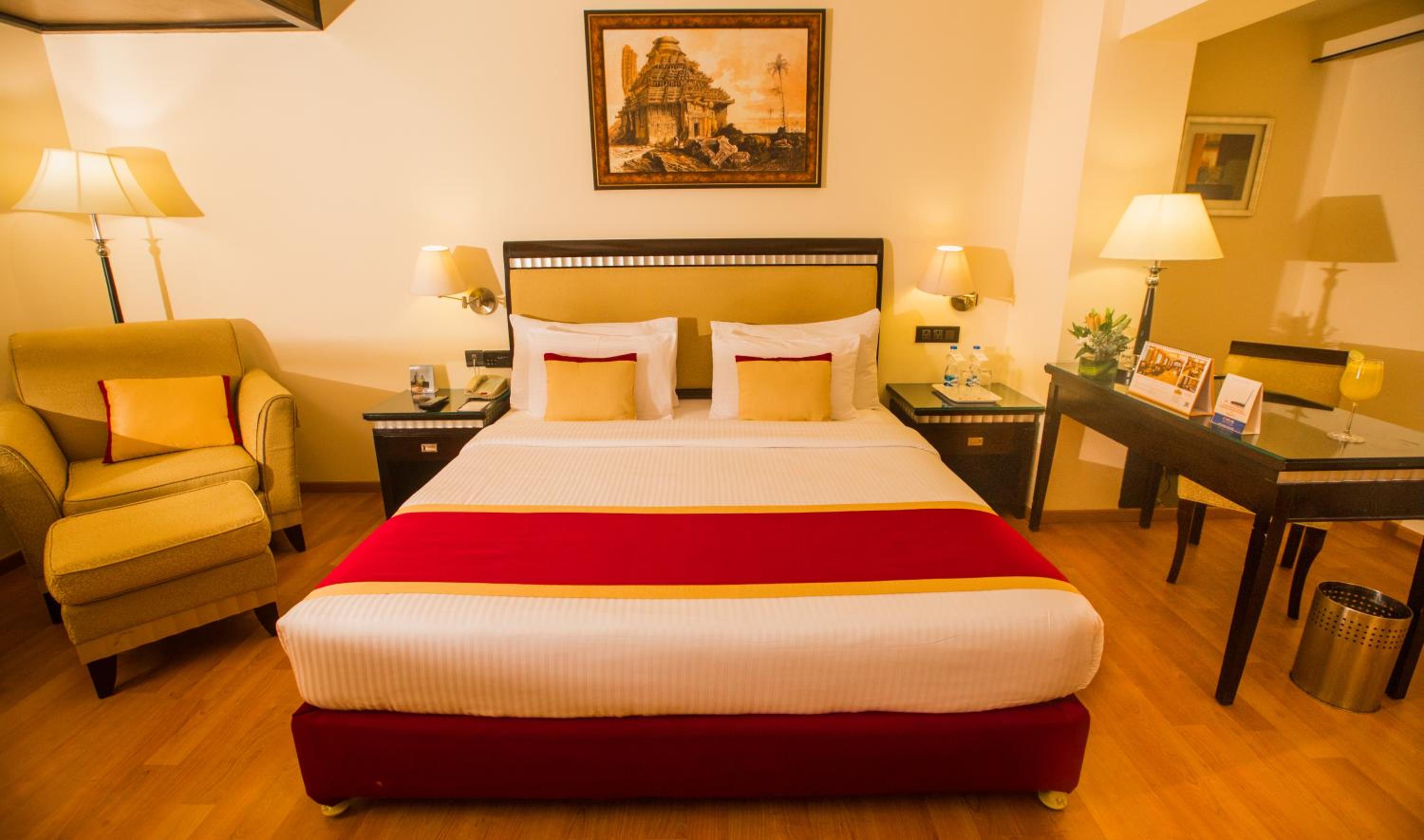 Suite - Photo 1