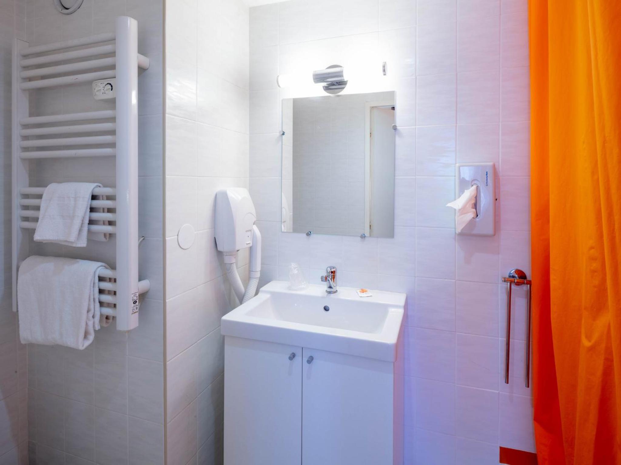 Standard Double Room - Photo 4