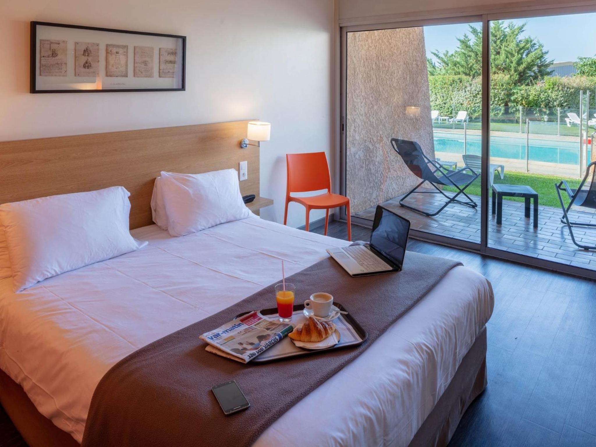 Superior Double Room - Pool Side - Photo 8