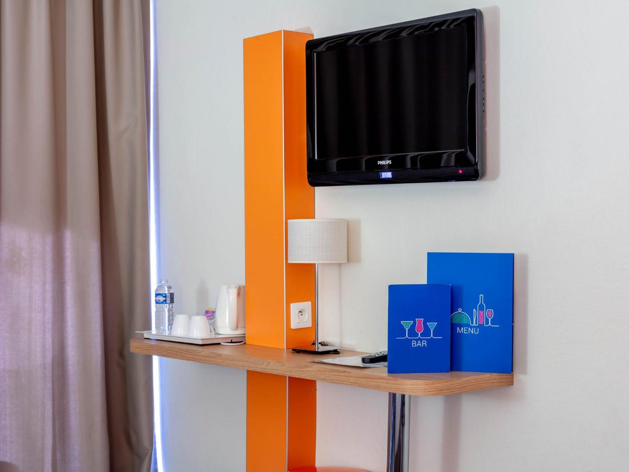 Superior Double Room - Pool Side - Photo 6