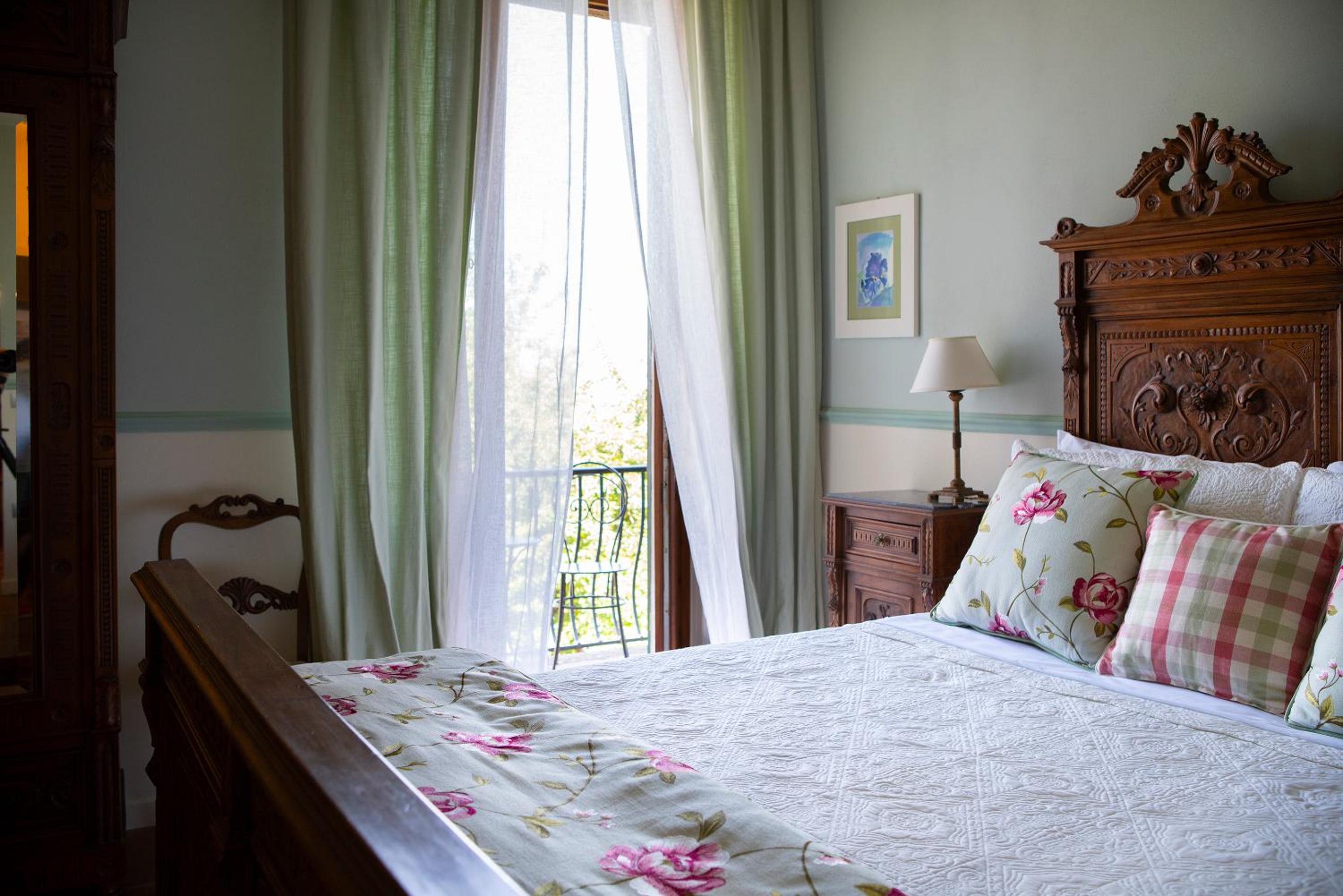 Deluxe Double Room with Balcony photo 3