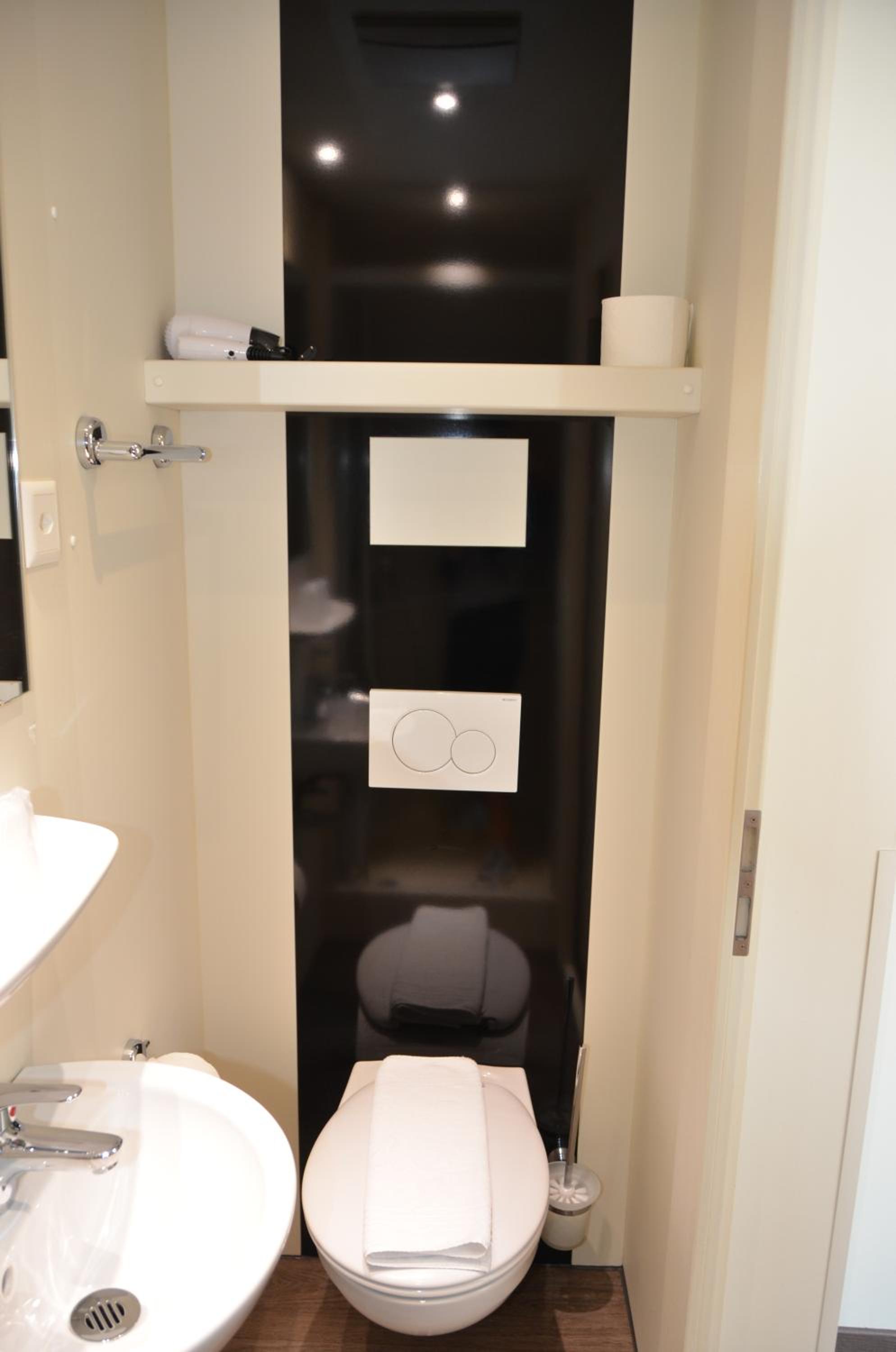 Double Room - Photo 12