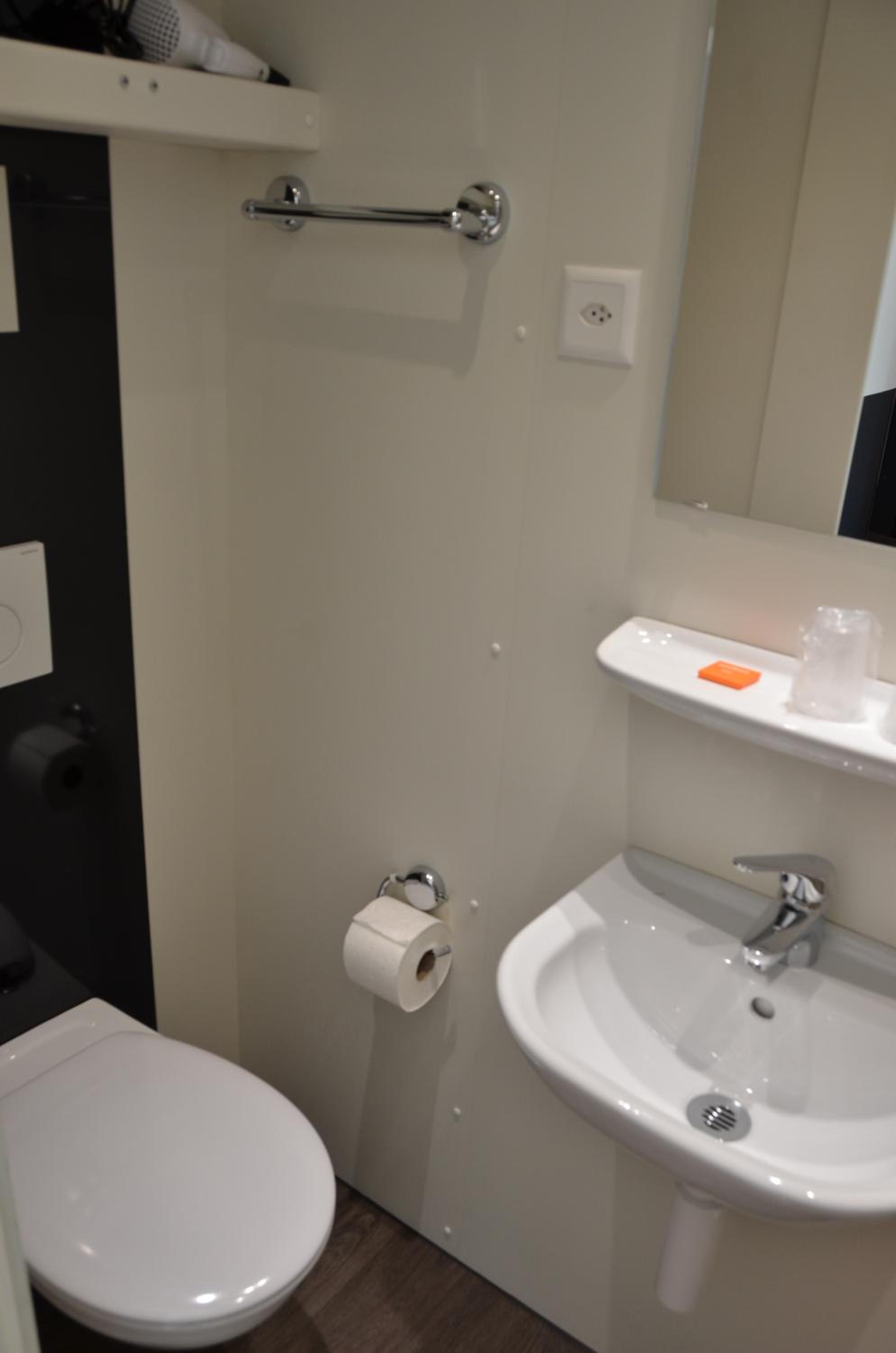Double Room - Photo 8