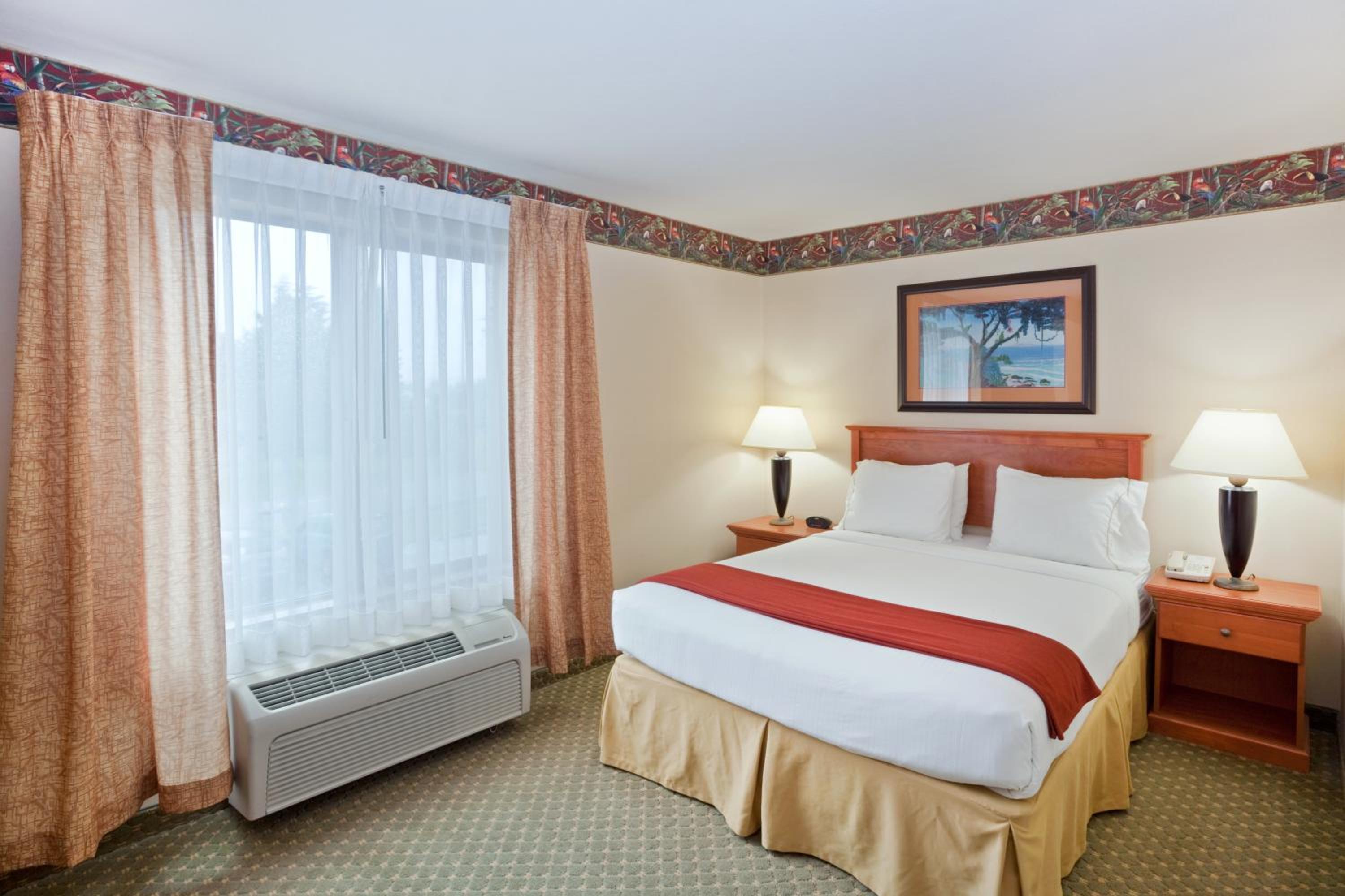 King Room with Sofa Bed - Photo 1