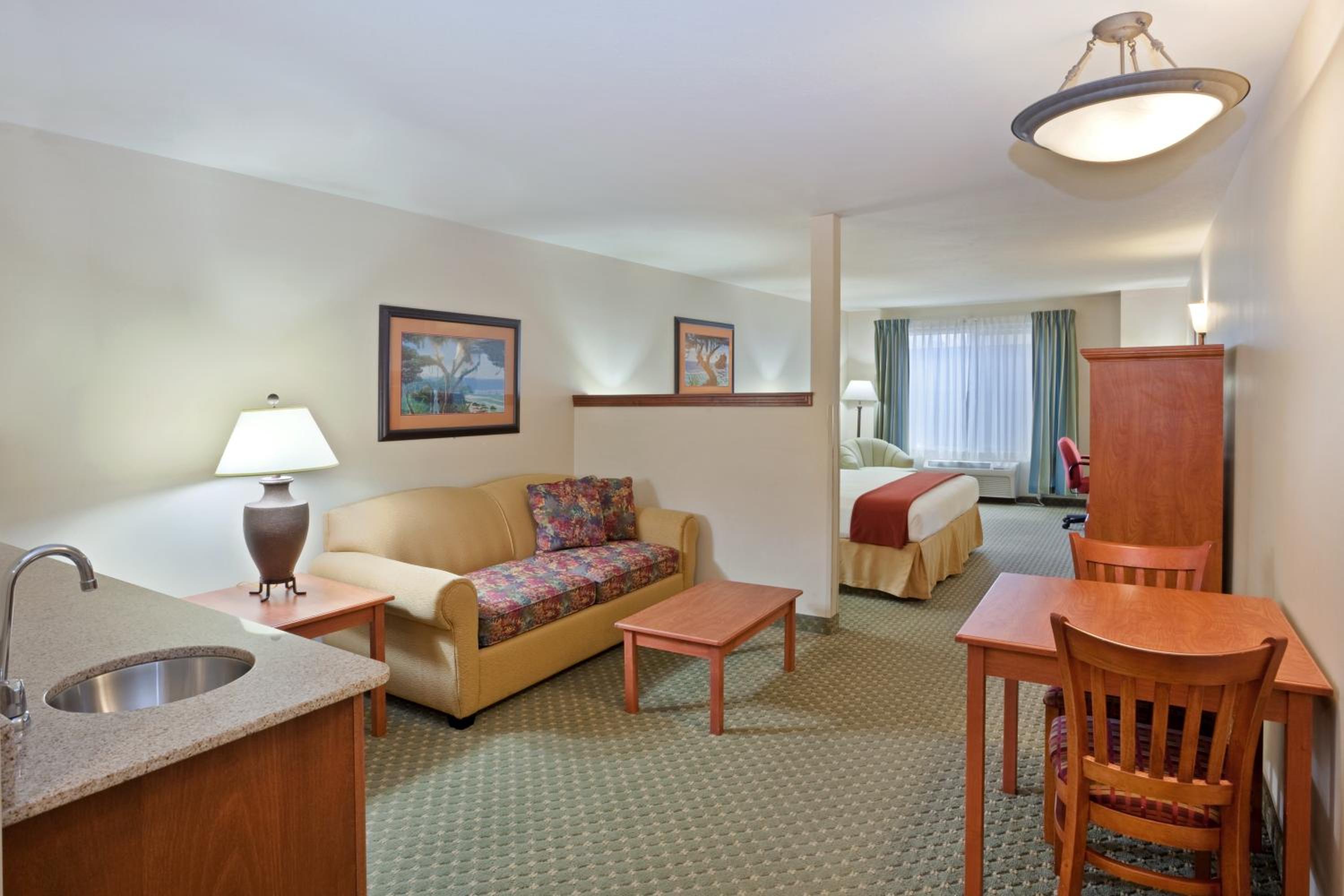 King Suite - Photo 3