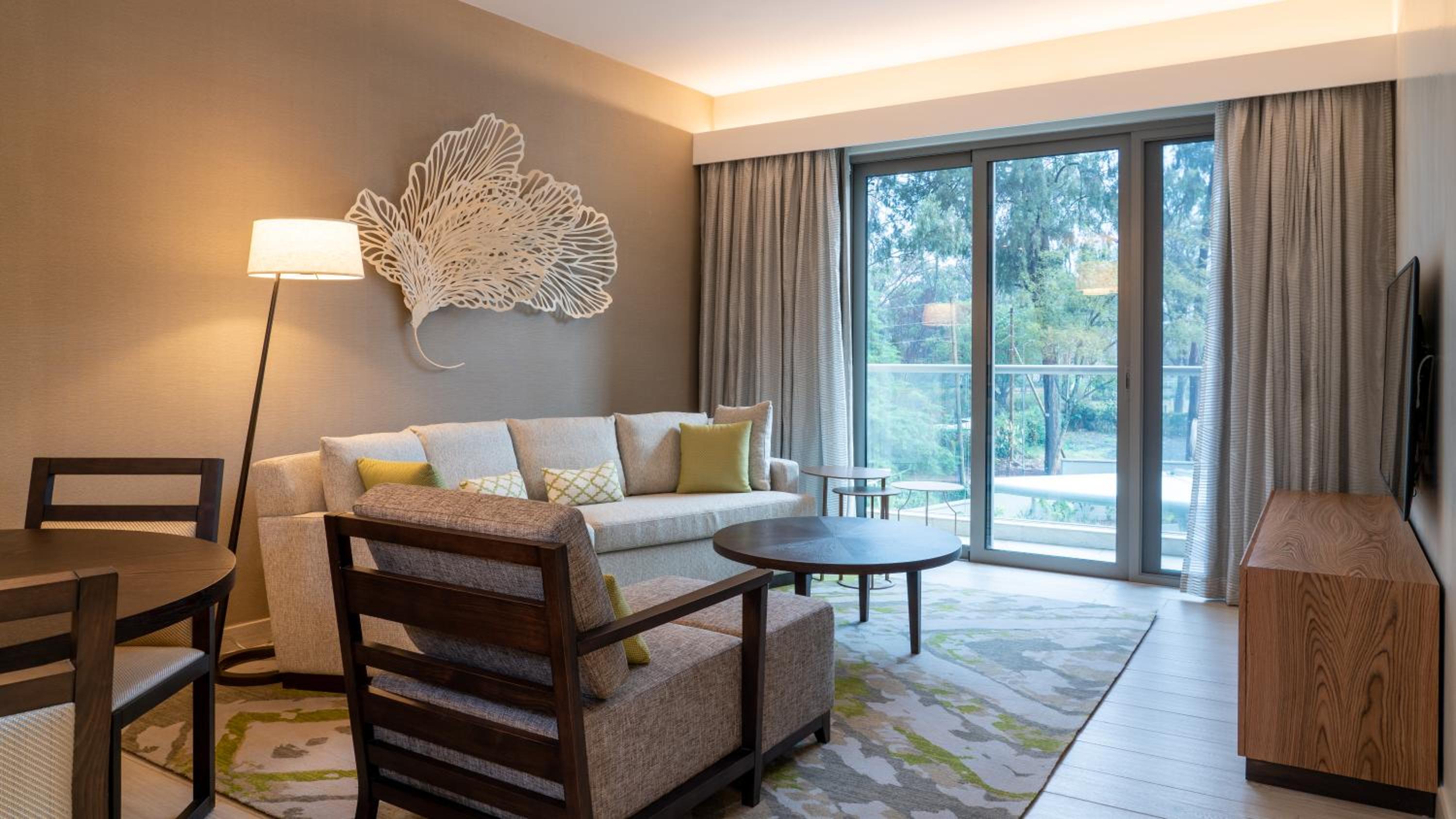 One-Bedroom Suite with Lounge Access - Photo 5