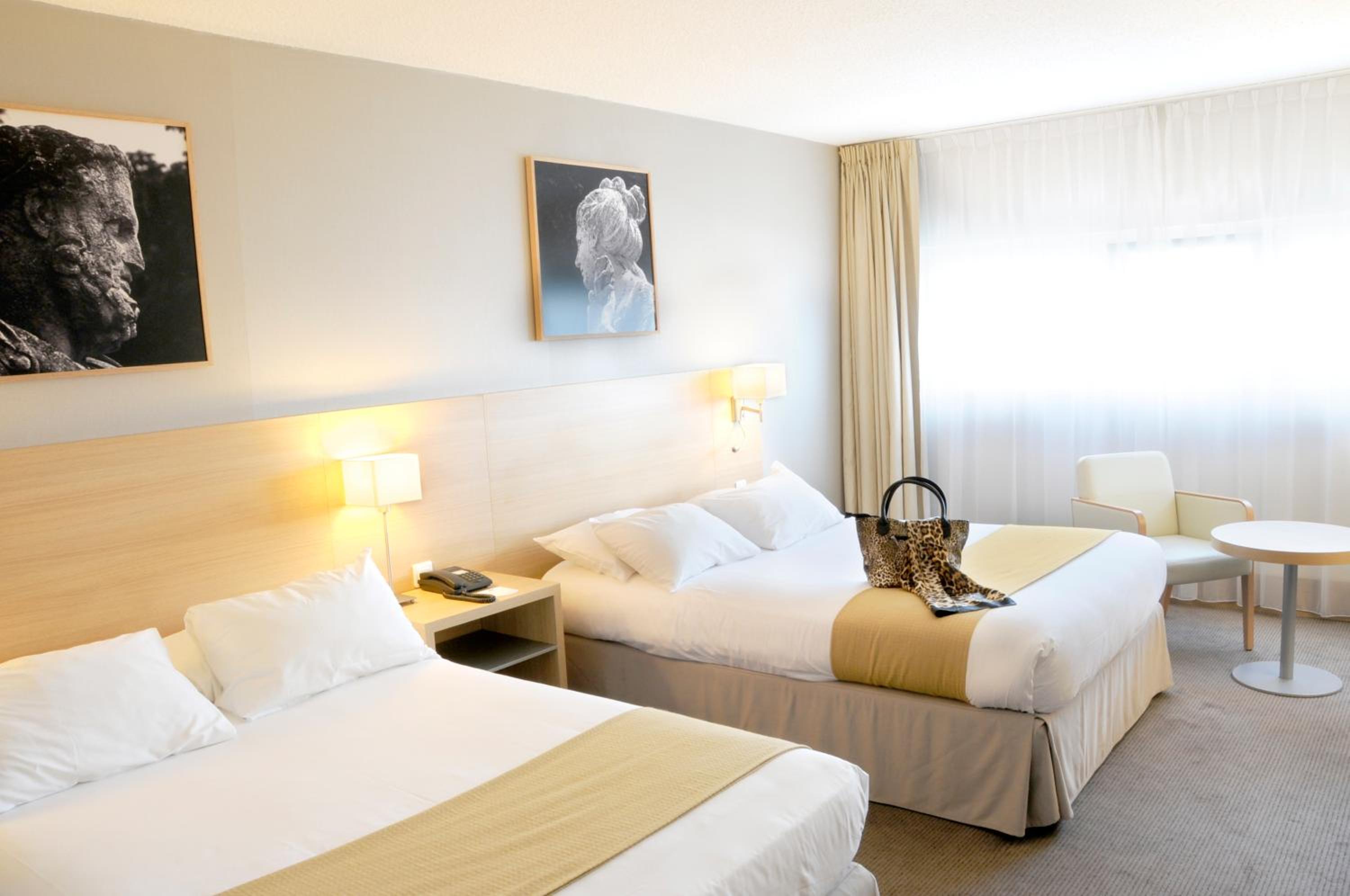 Standard Twin Room - Photo 2