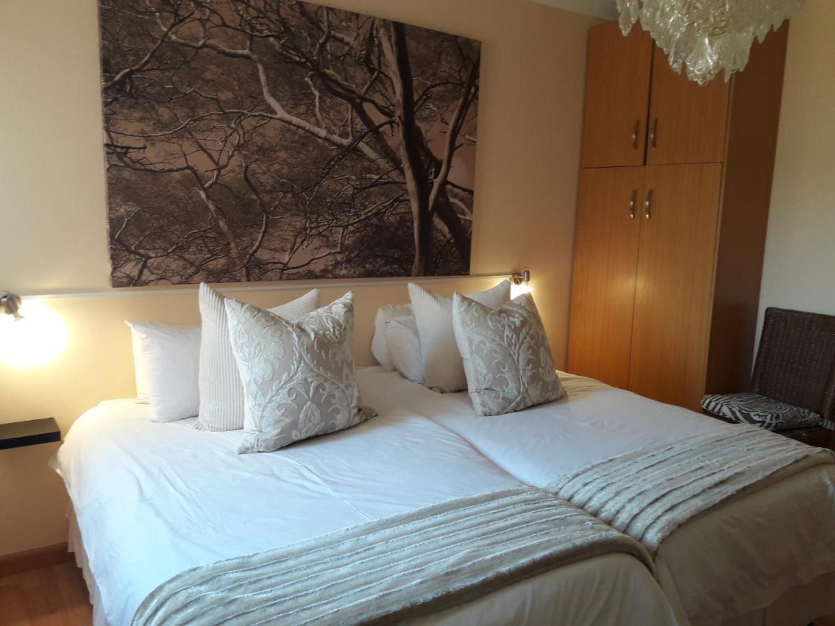 Double or Twin Room with Mountain View photo 3