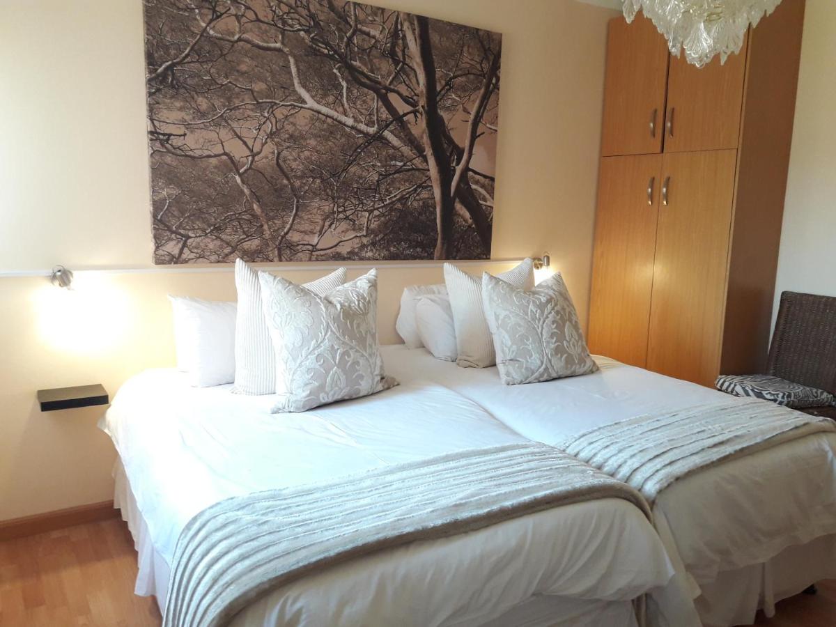 Double or Twin Room with Mountain View photo 2