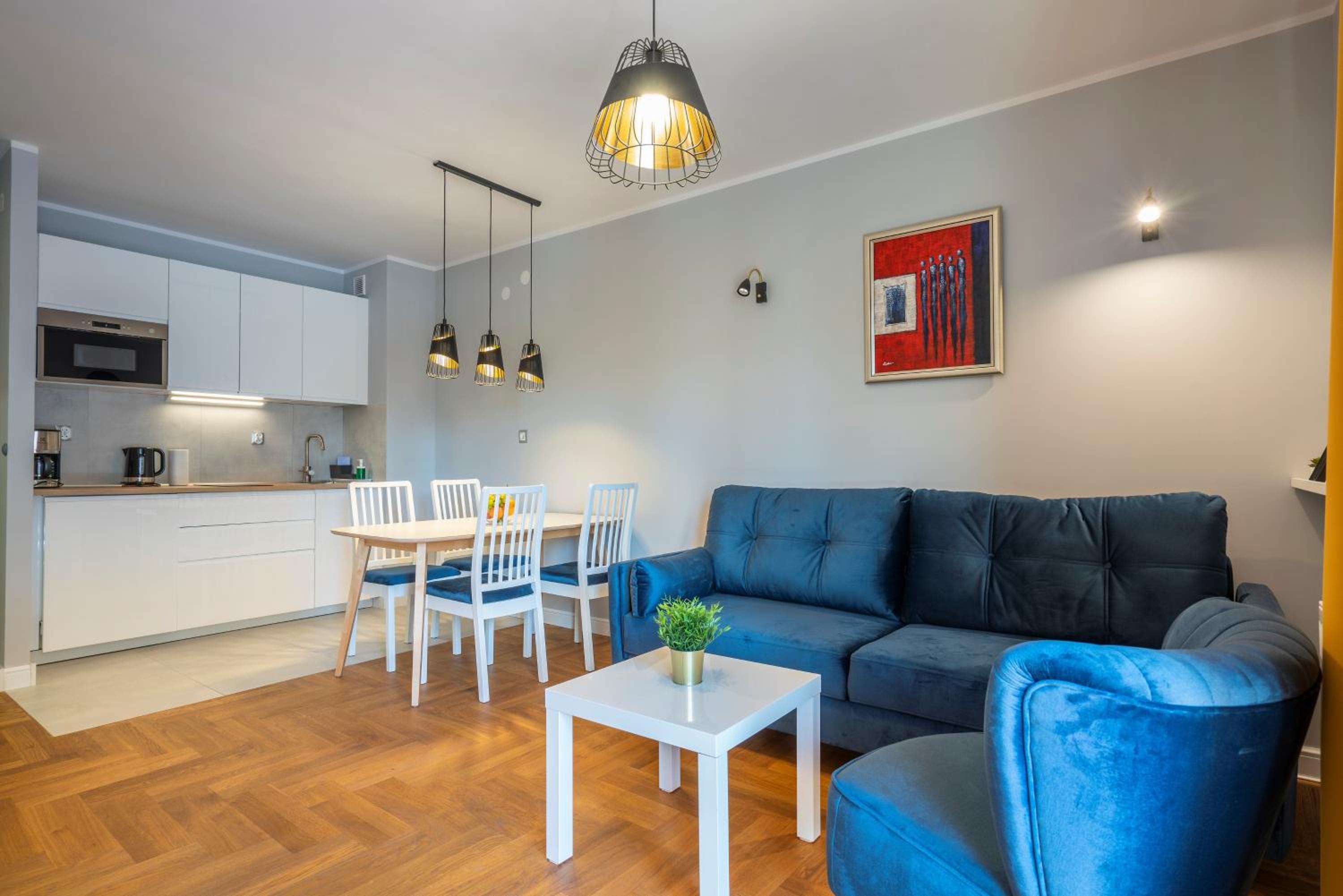 Apartment with Balcony - Photo 2