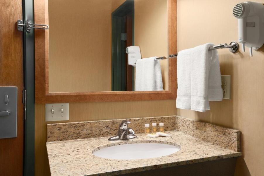 King Room - Non-Smoking - Photo 3