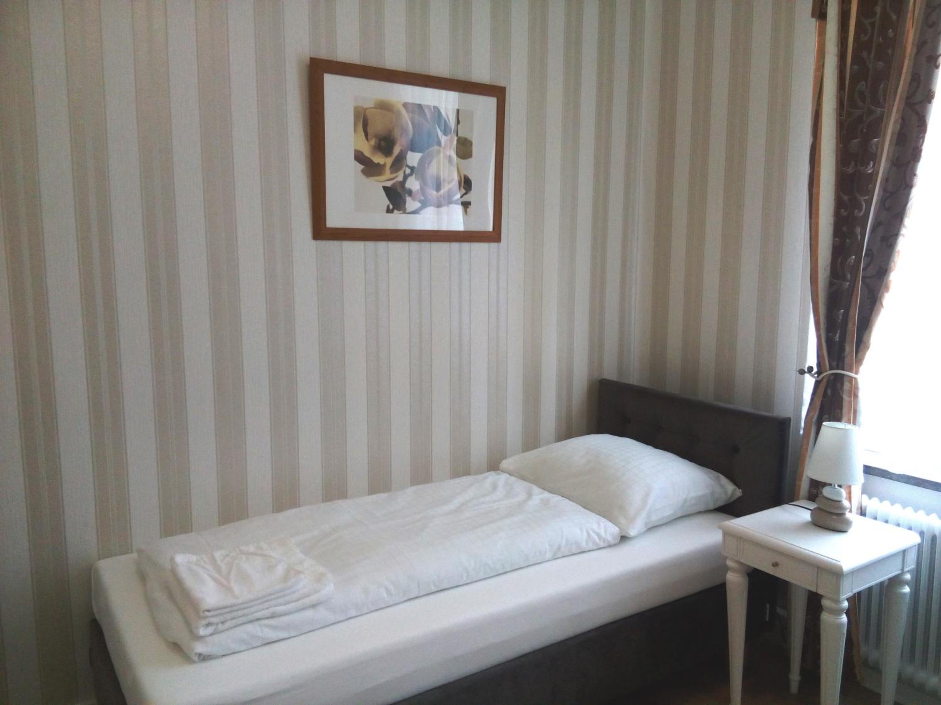 Twin Room with Shared Bathroom photo 2