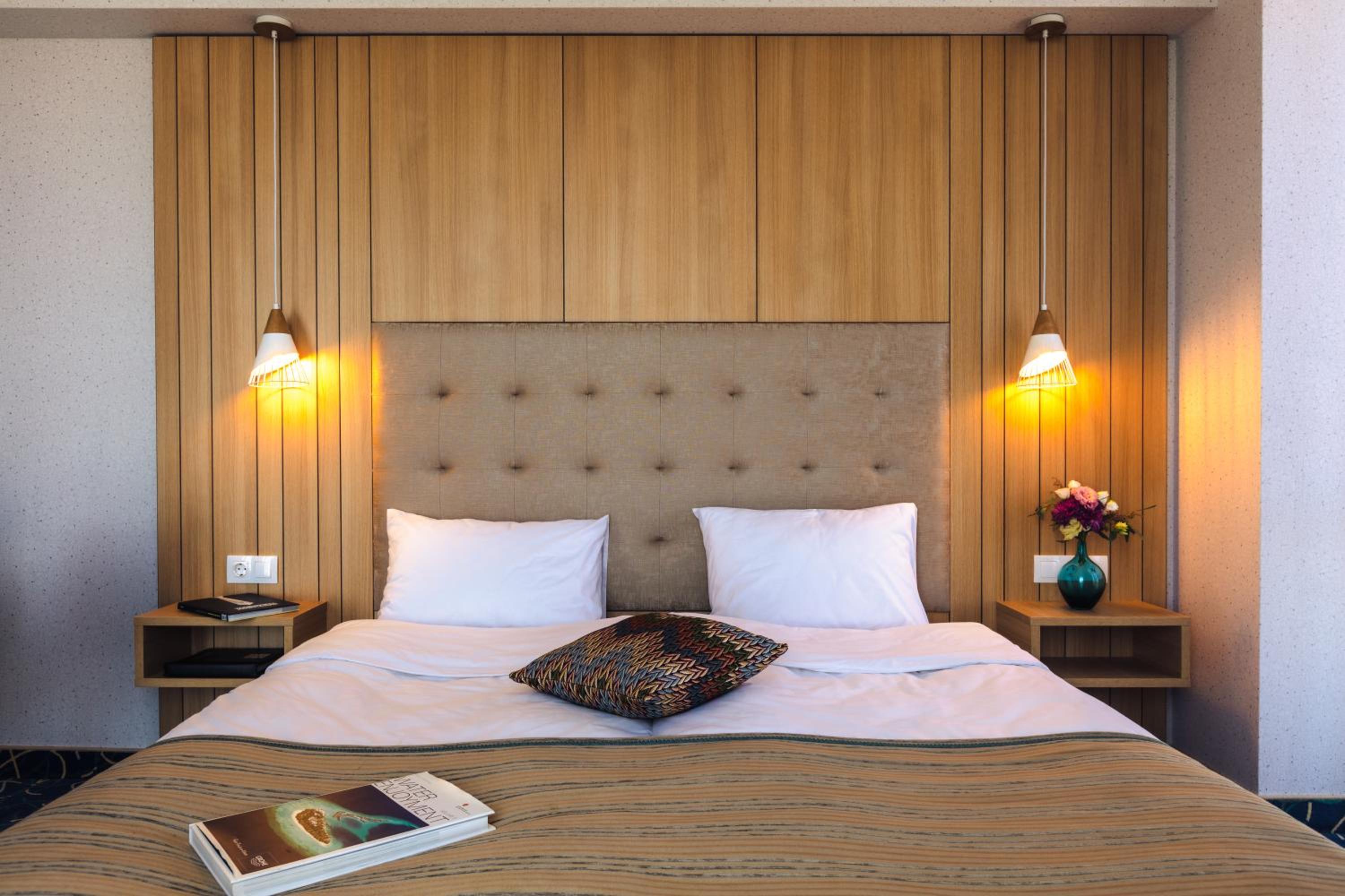 Double or Twin Room with City View - Photo 2