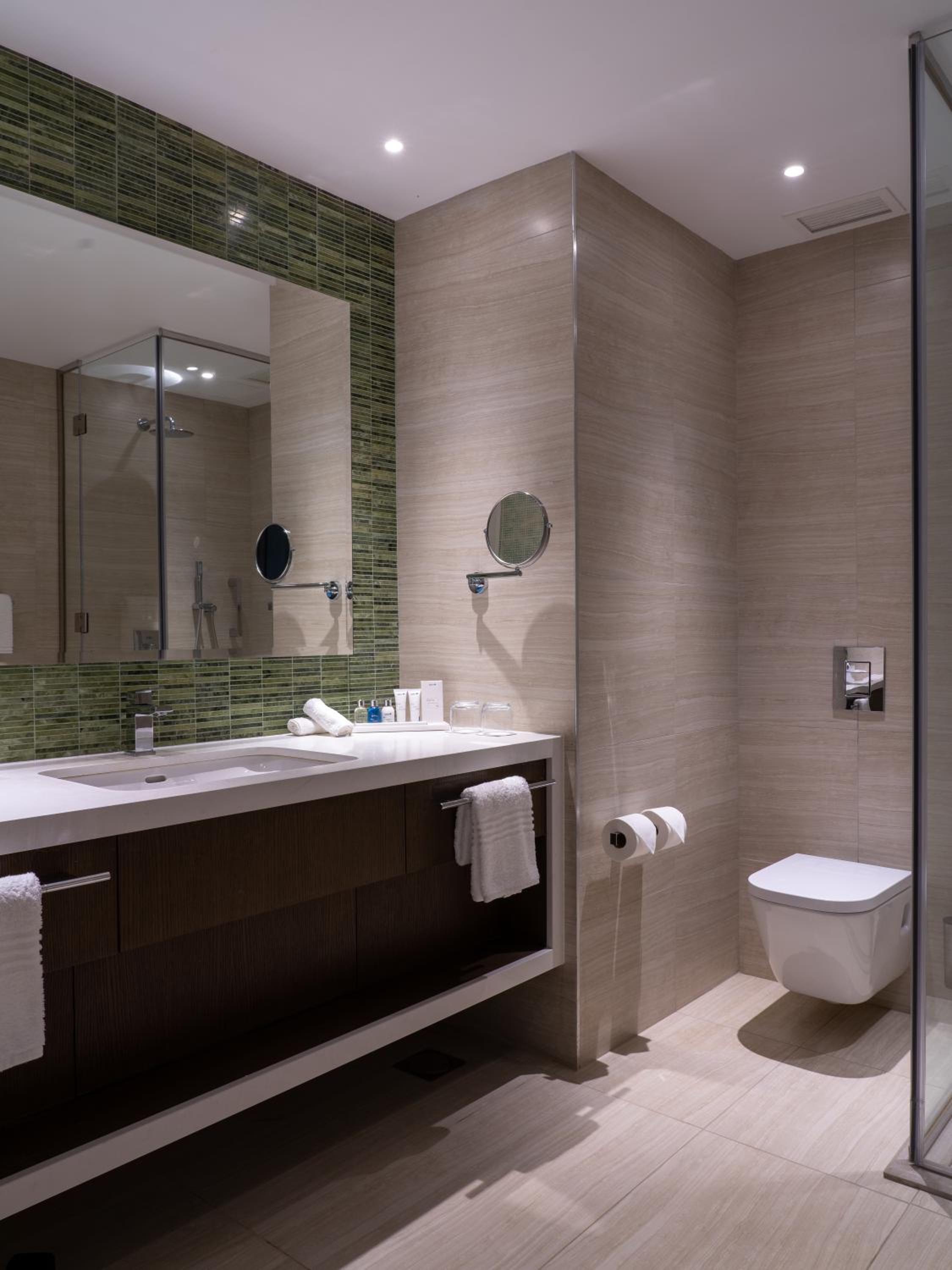 One-Bedroom Suite with Lounge Access - Photo 12