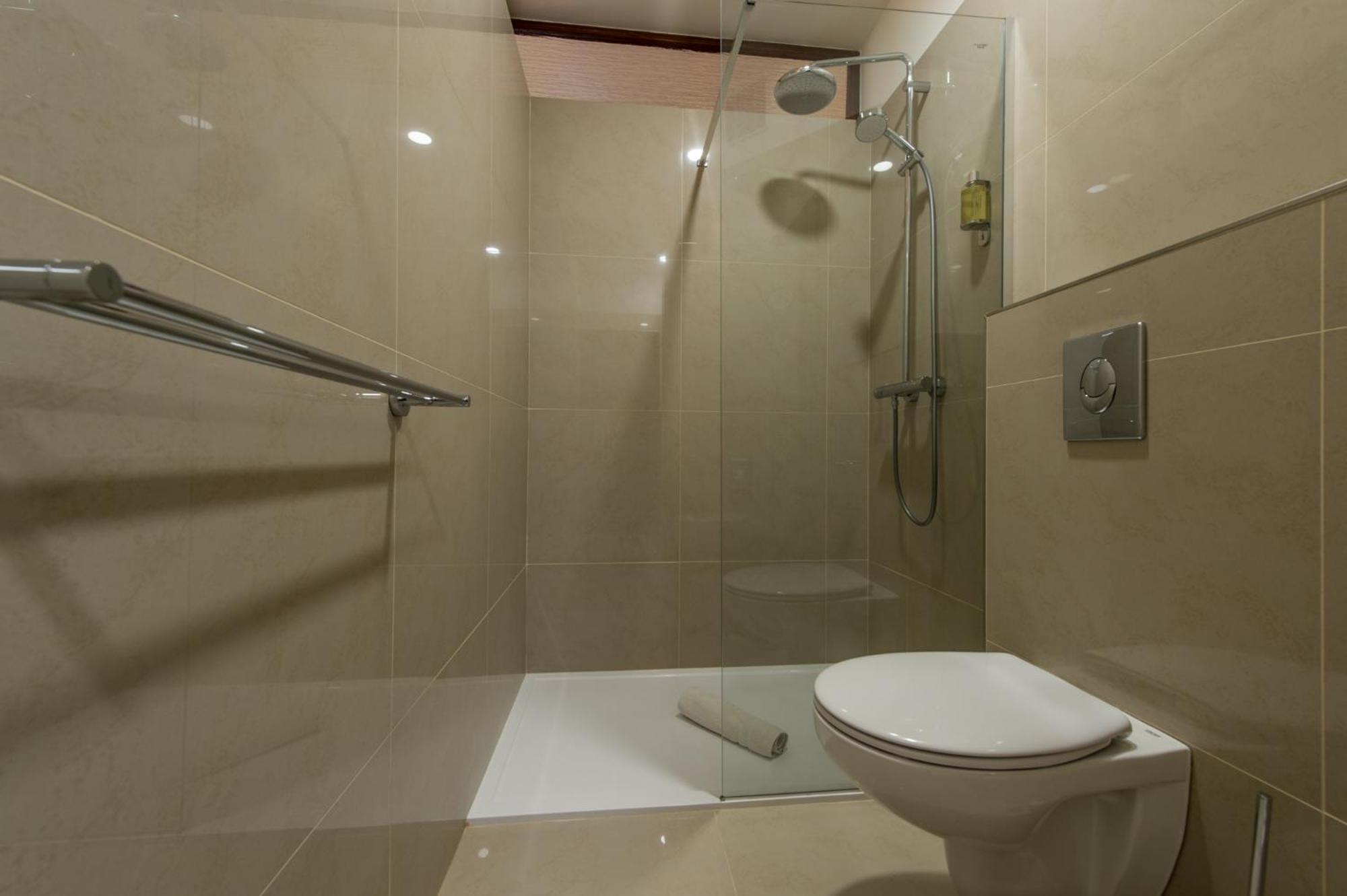 Standard Twin Room - Photo 5