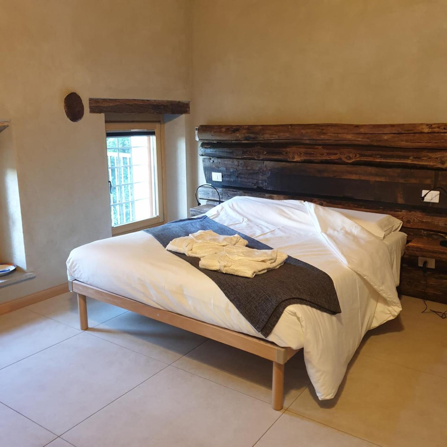 Deluxe Double Room with Balcony - Photo 1