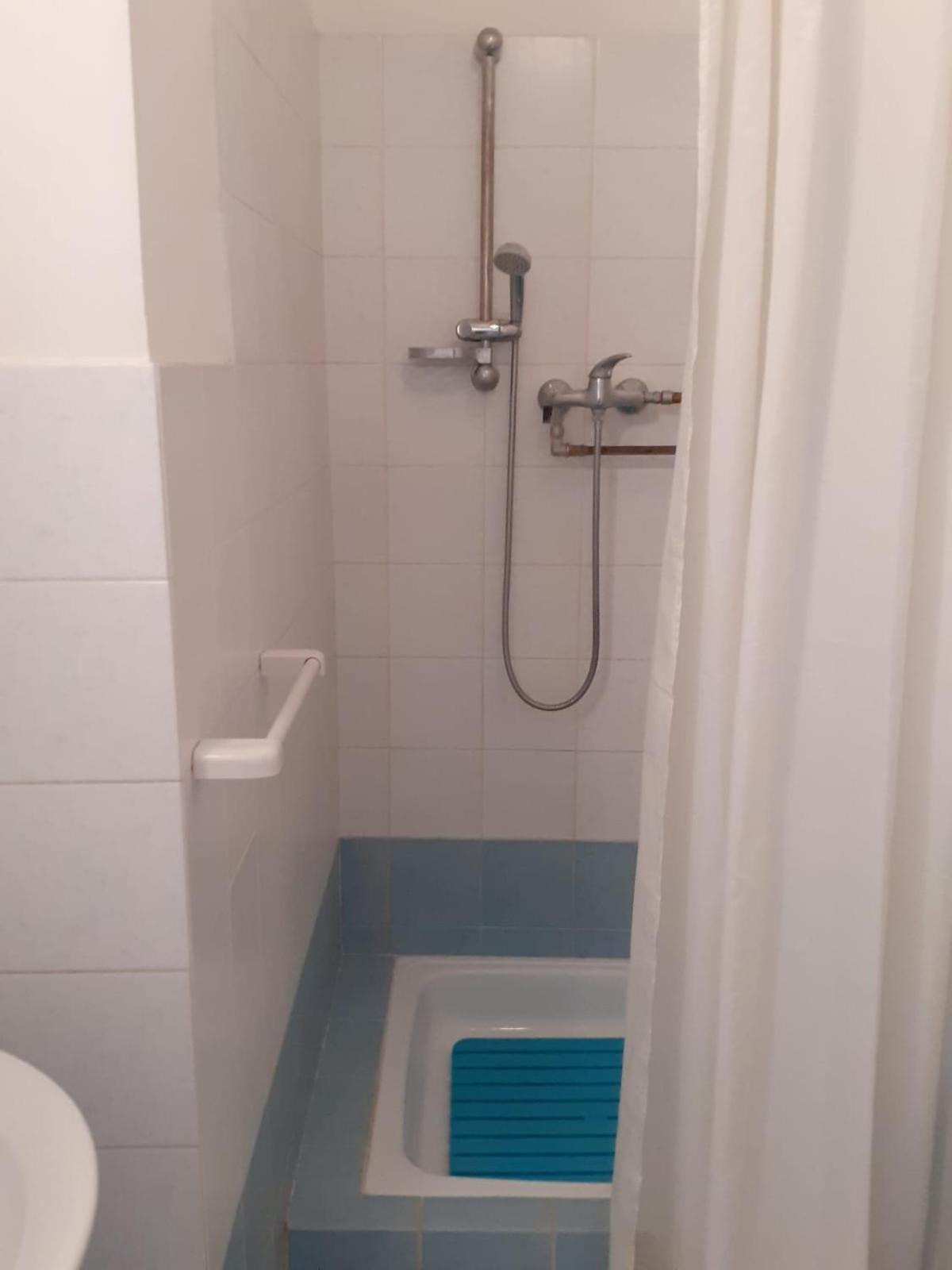 Standard Double Room - Photo 4