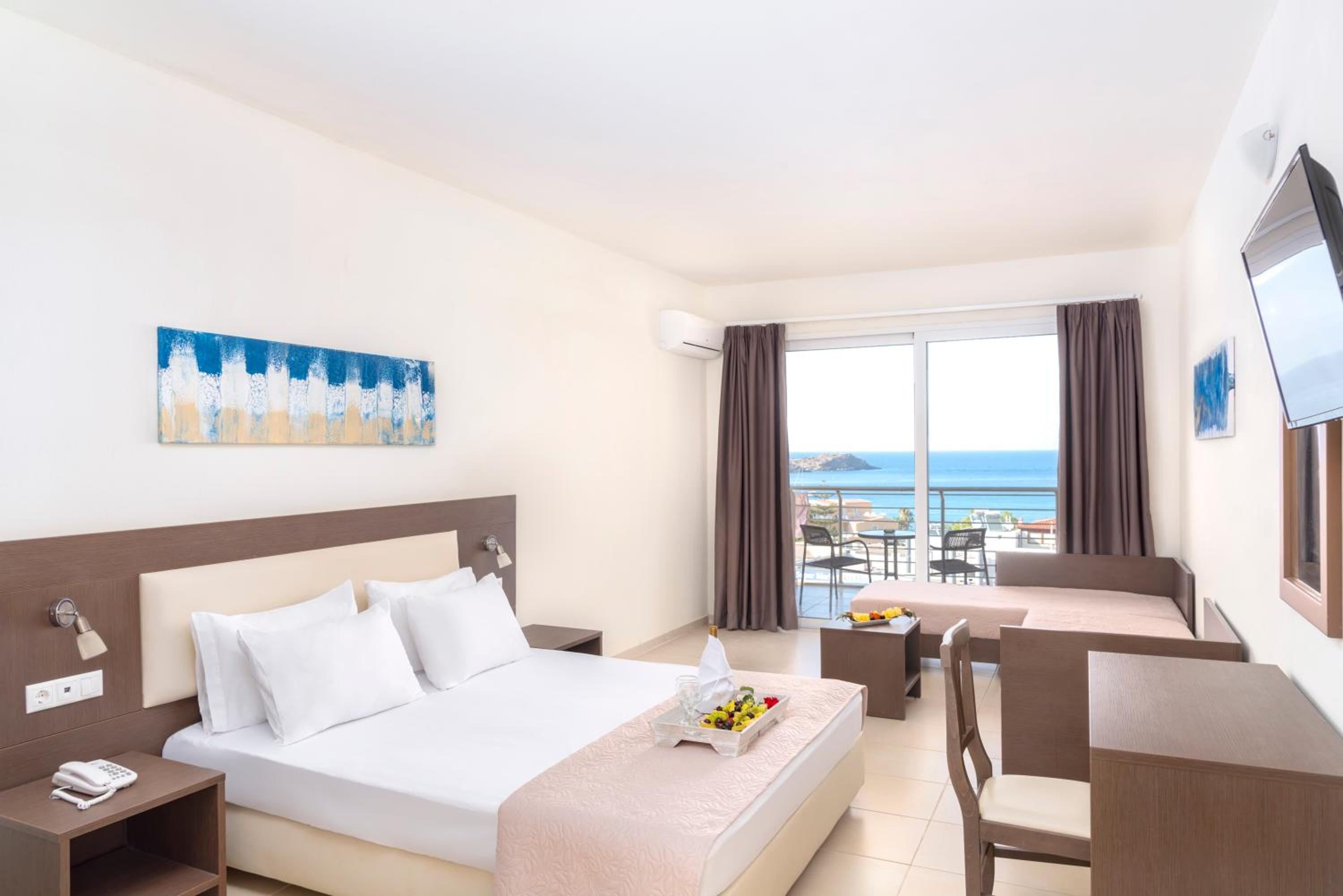 Family Room with Sea View - Photo 1