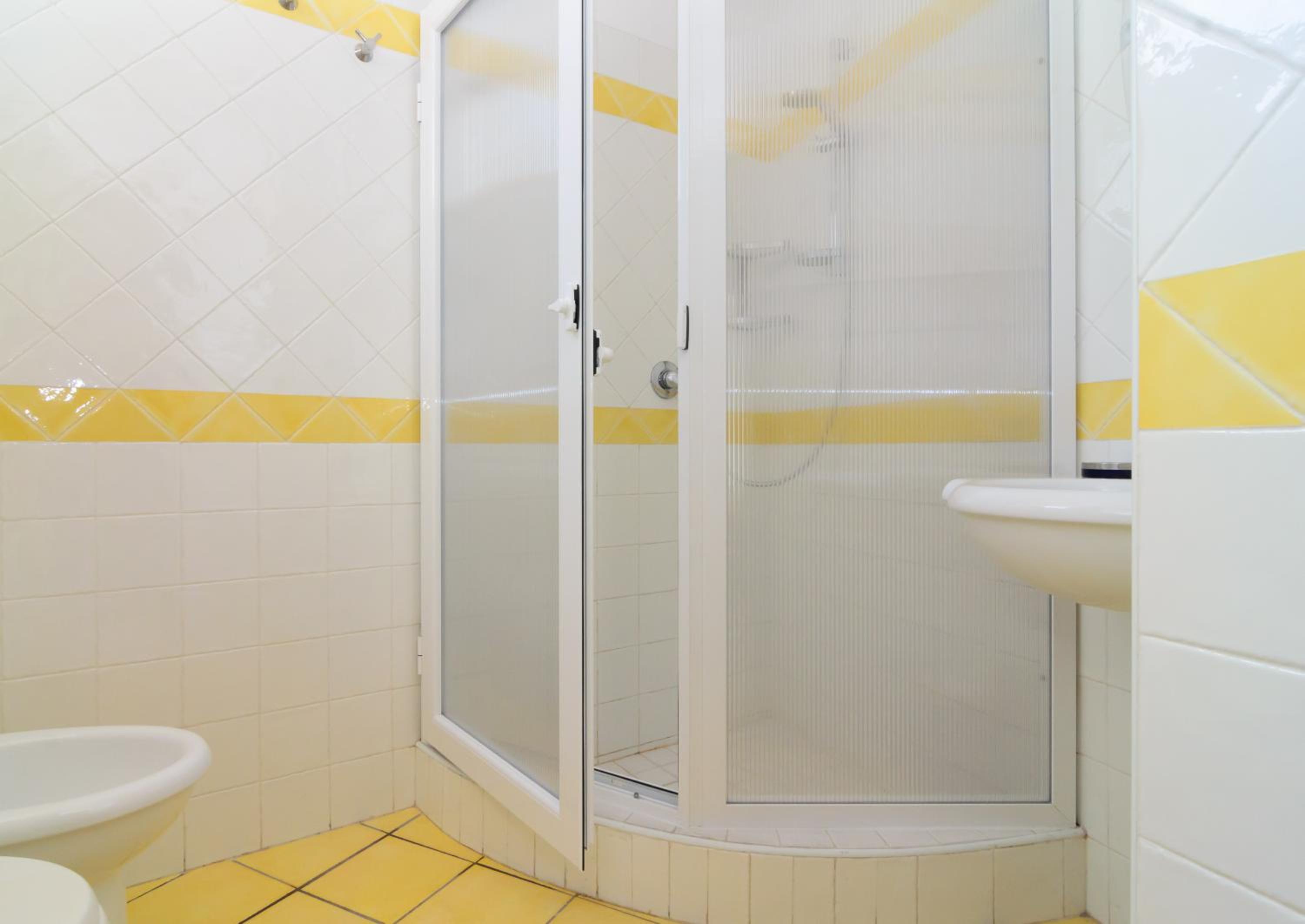 Double or Twin Room with Sea View - Photo 4