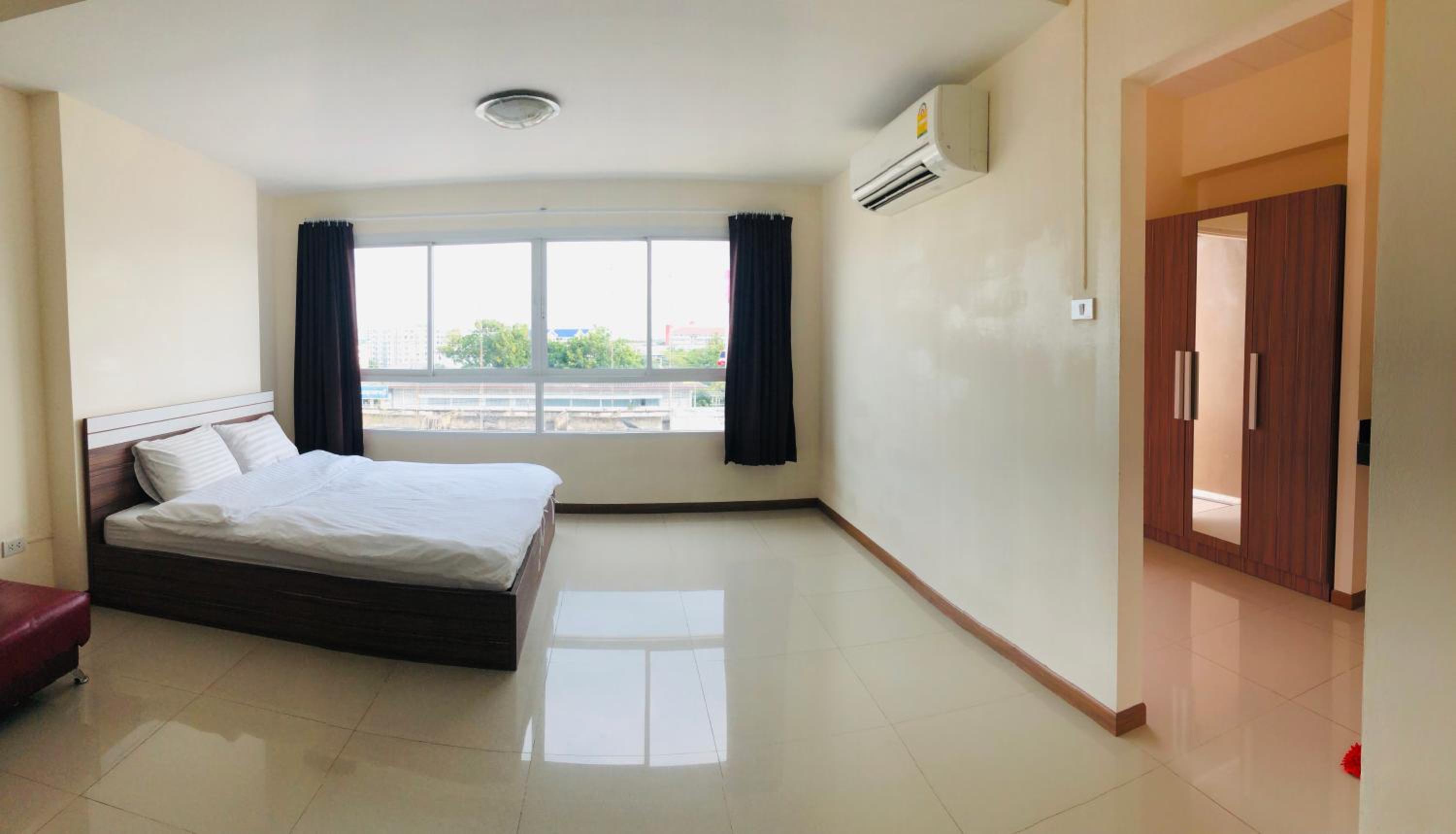 Suite with City View - Photo 1