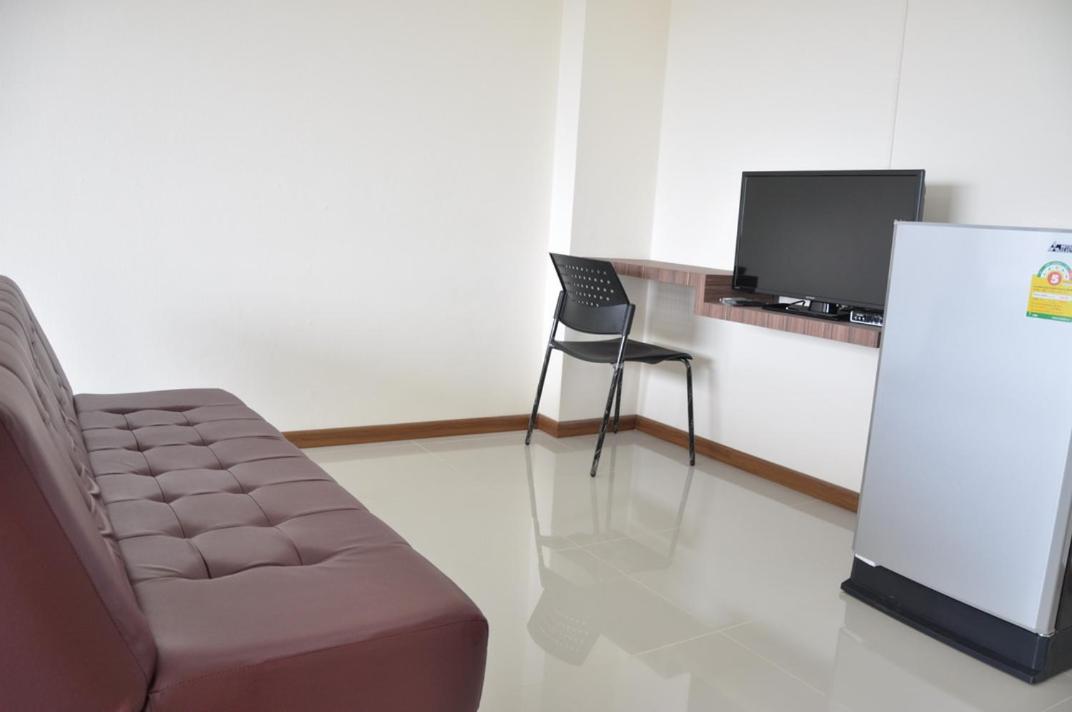 Suite with City View - Photo 13