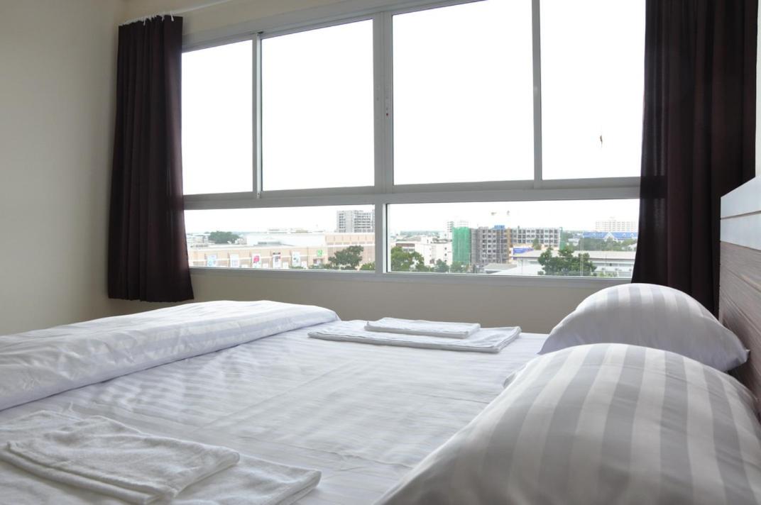 Suite with City View - Photo 8