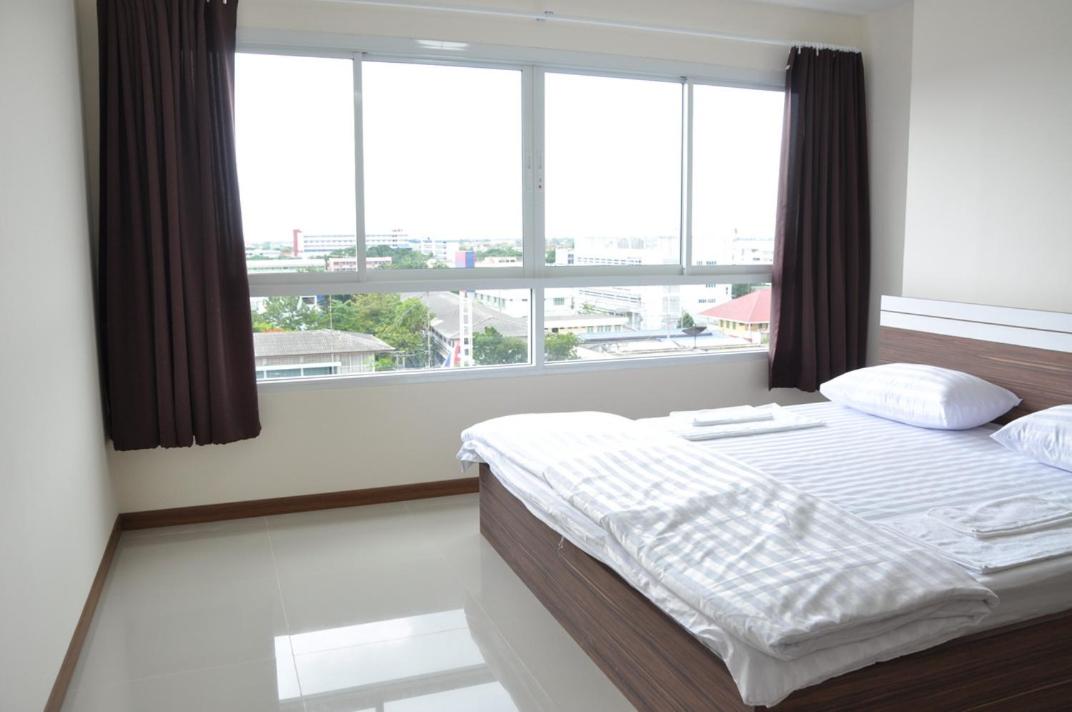 Suite with City View - Photo 9
