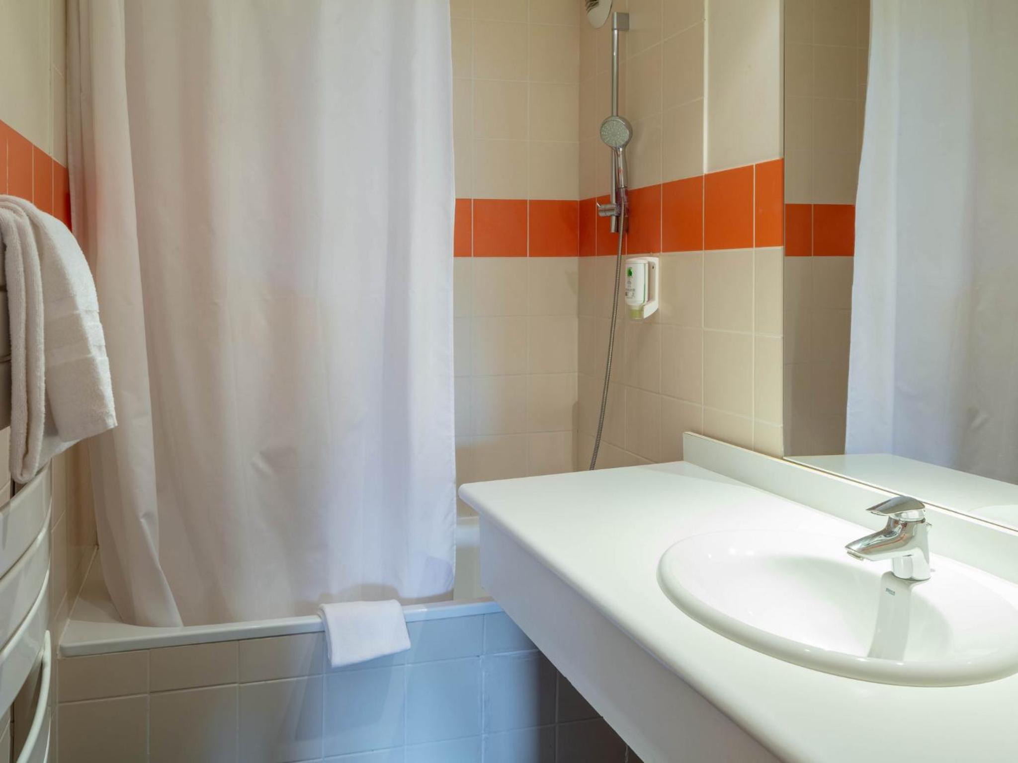 Privilege Triple Room - Pool Side - Photo 7