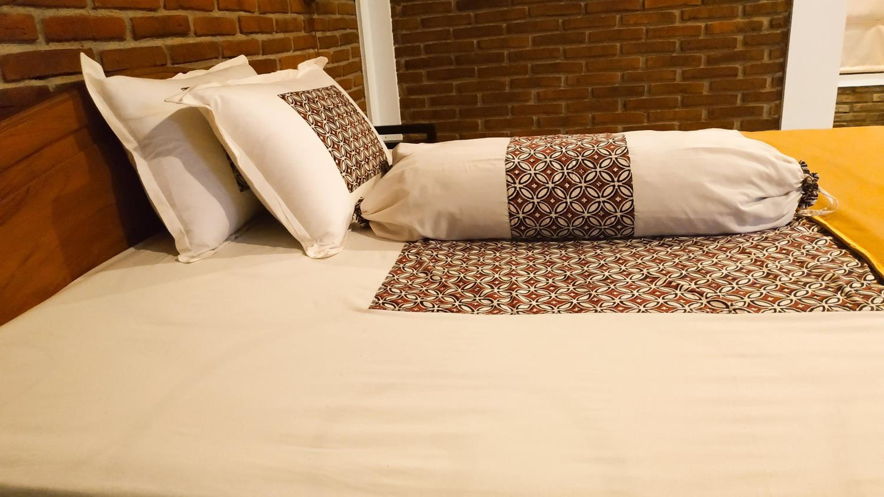 Deluxe King Room - Photo 12