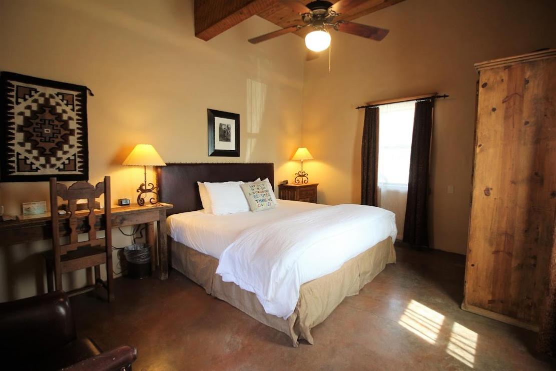 Deluxe King Room photo 2