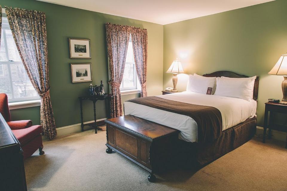 Queen Room - Non-Smoking - Photo 7