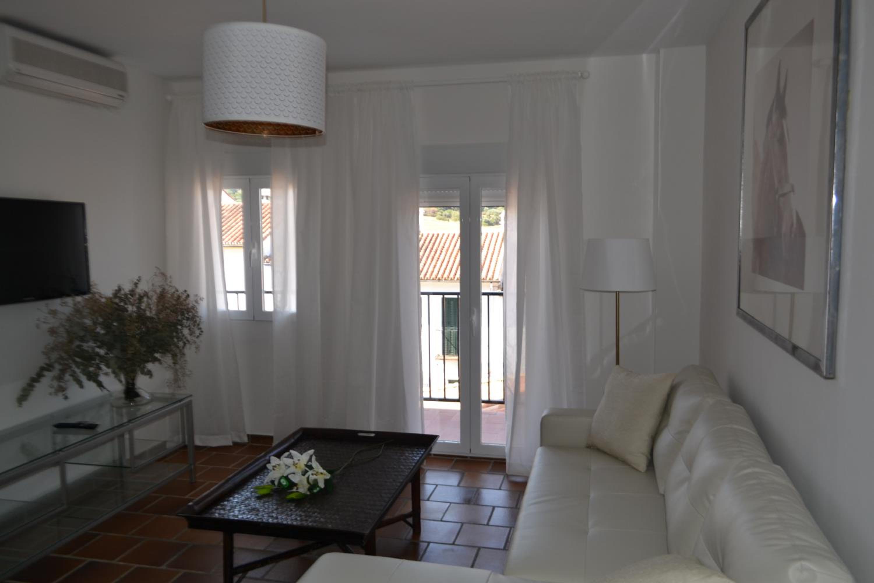 One-Bedroom Apartment - Photo 6