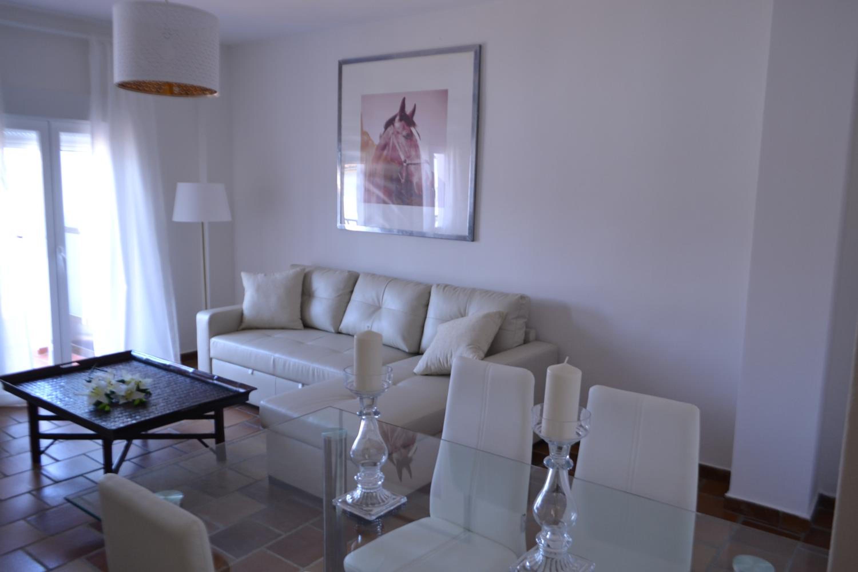 One-Bedroom Apartment - Photo 1