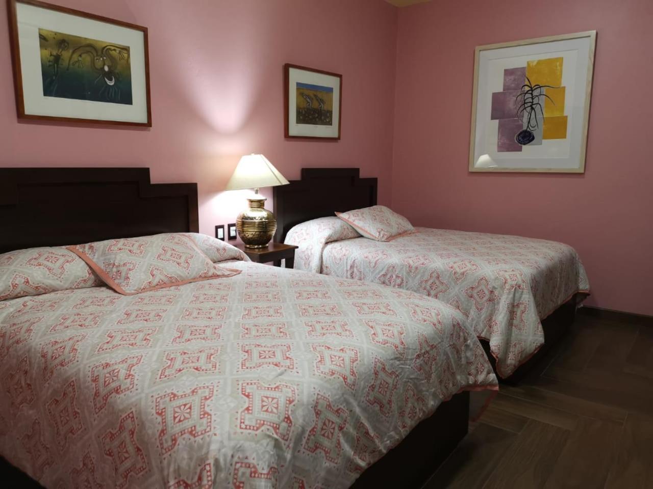 Standard Twin Room - Photo 4