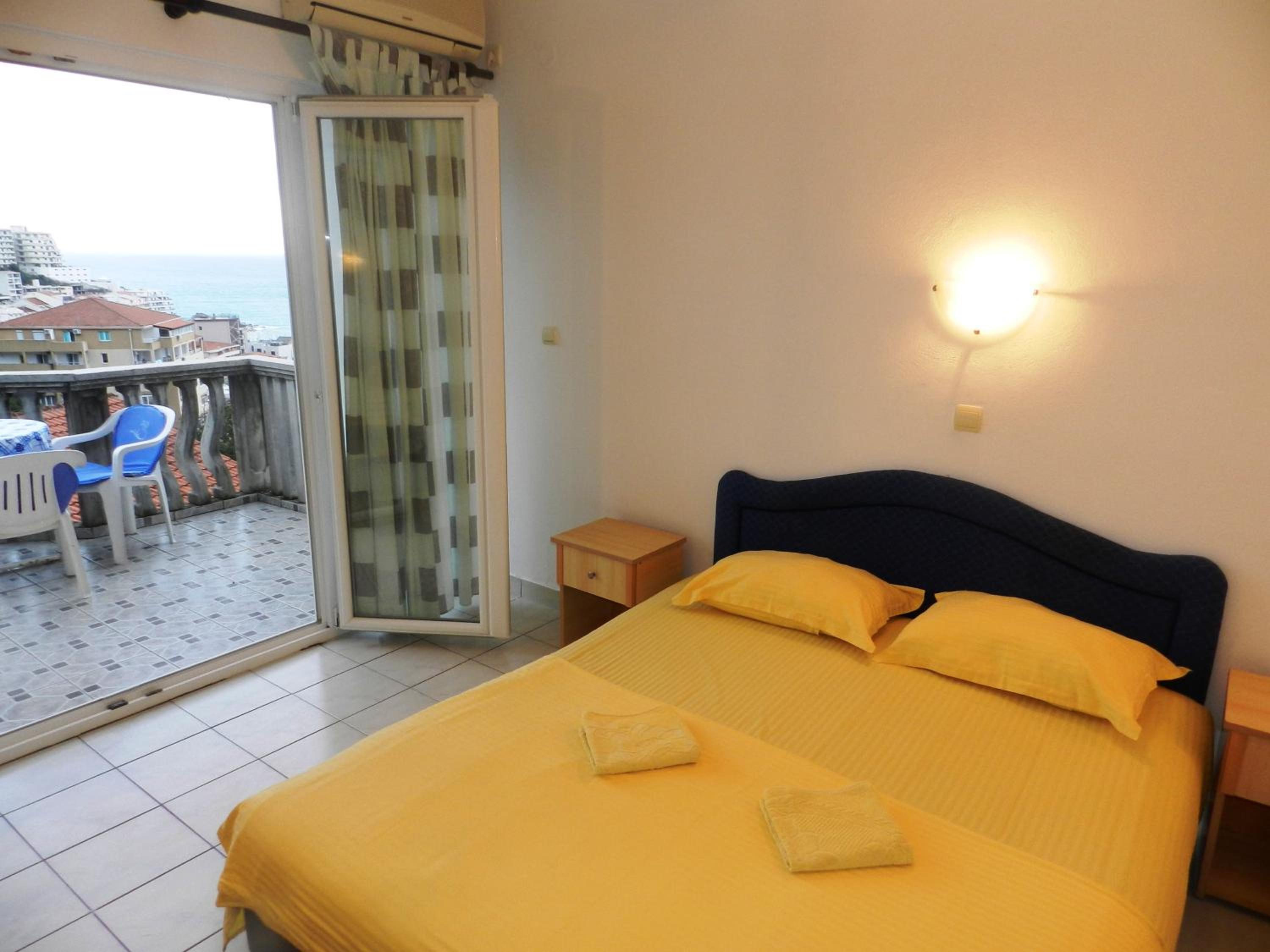One-Bedroom Apartment with Terrace and Sea View