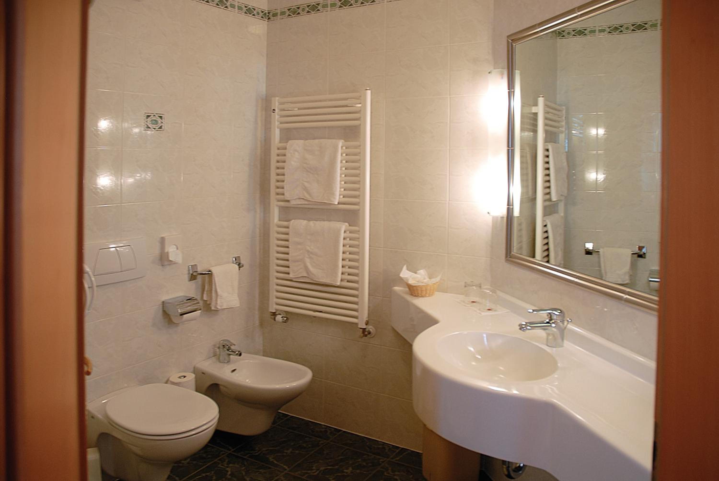 Double or Twin Room - Photo 3