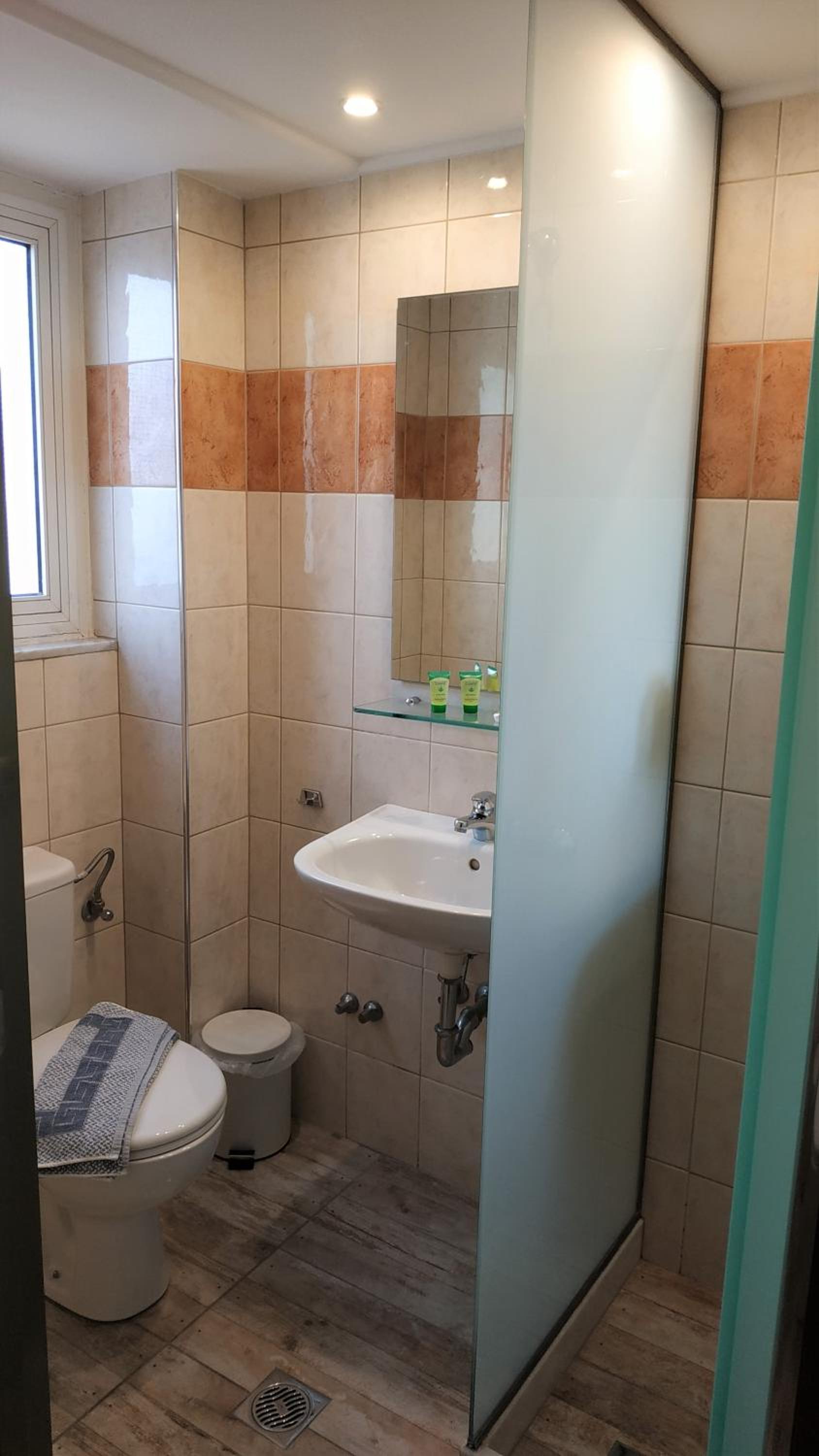 Twin Room - Photo 14