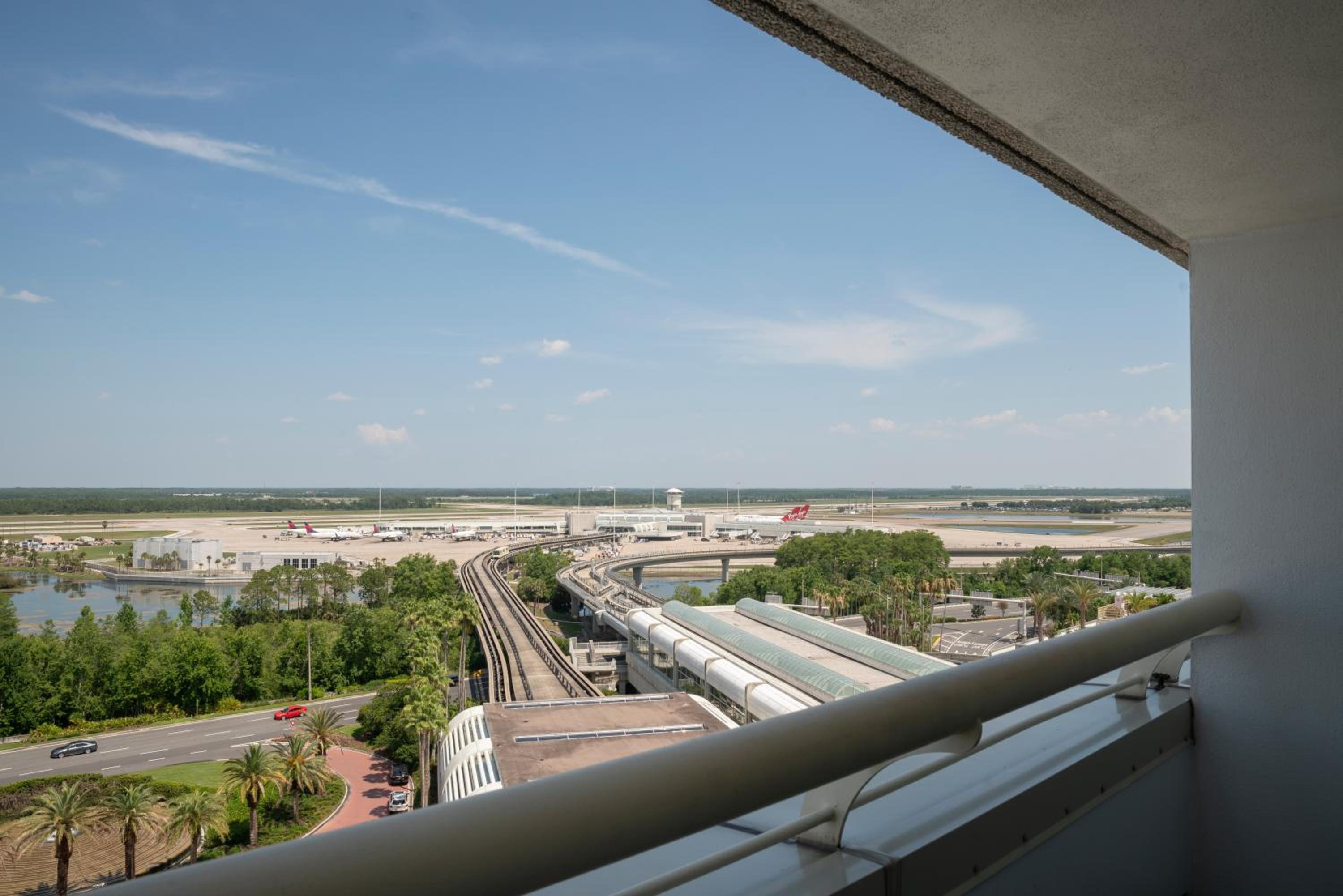 King Room with Runway View - Photo 5